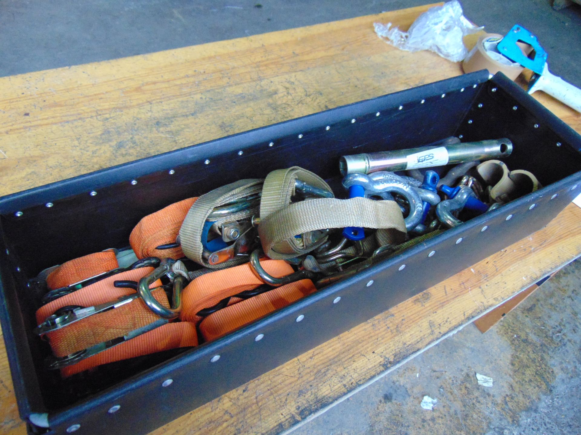 1 x Box of Ratchet Straps and D Shackles - Image 2 of 5