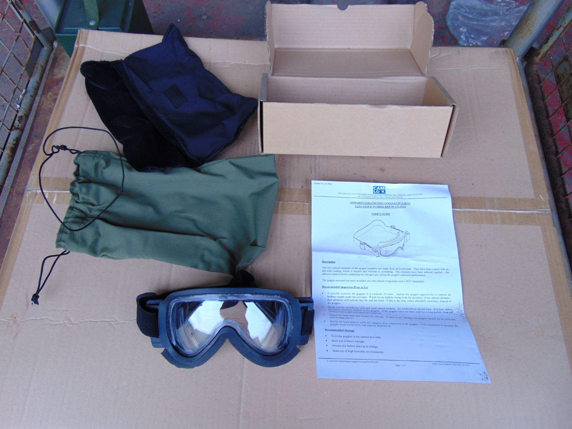 Unissued SAS Issue Cam Lock Anti Mist Parachuting Goggles in Pouch Original Packing