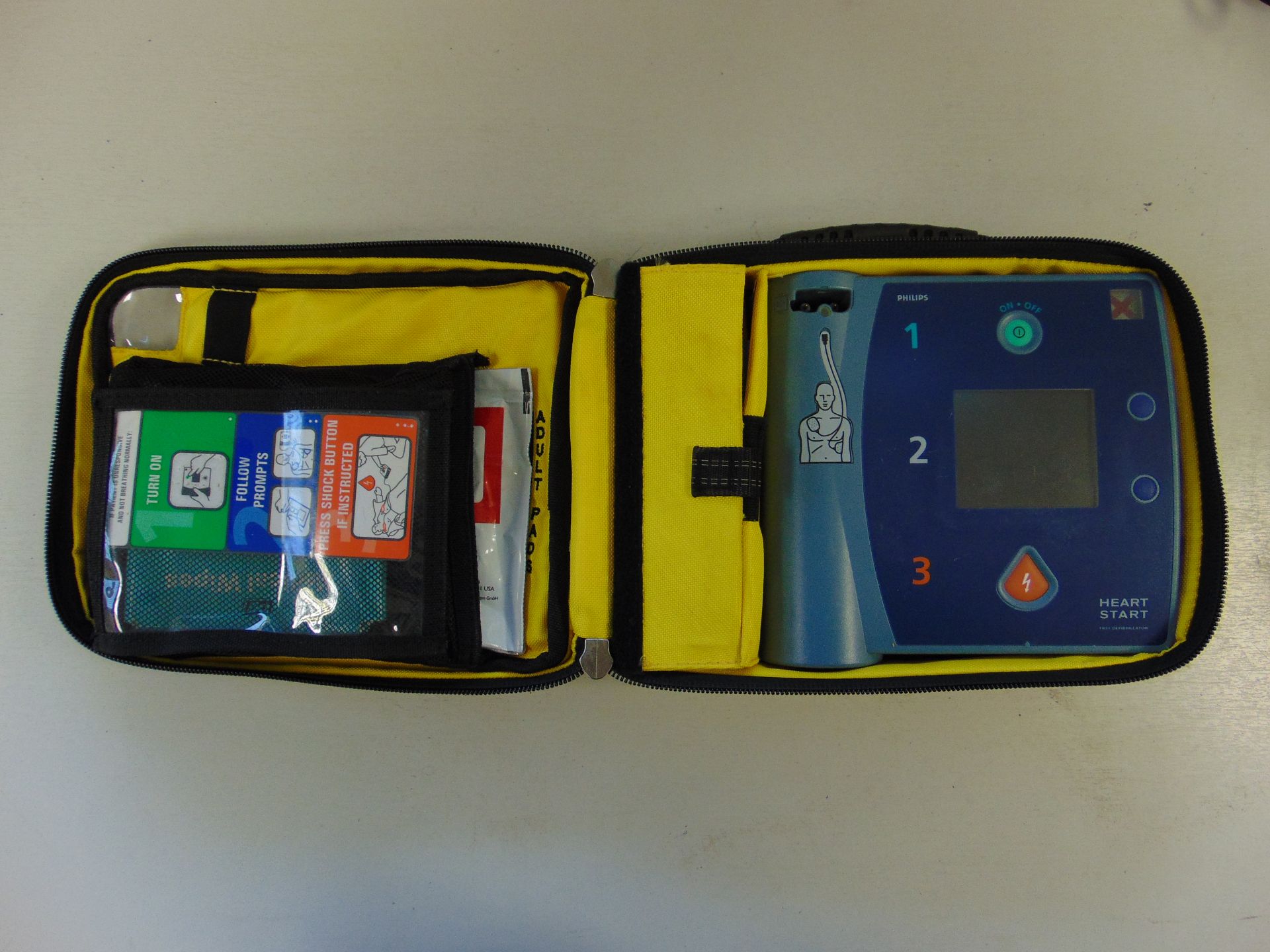 Heartstart FR2+ Semi-Automatic Defibrillator Unit in Carry Case - Image 3 of 5