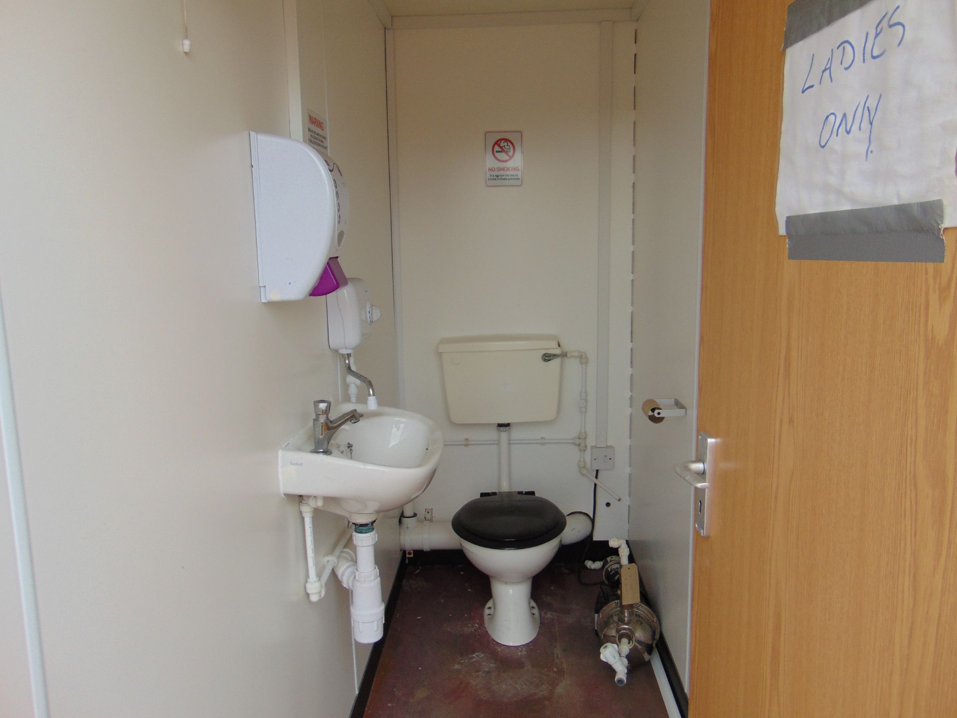 Male / Female Dual Compartment Toilet Block - Bild 19 aus 24