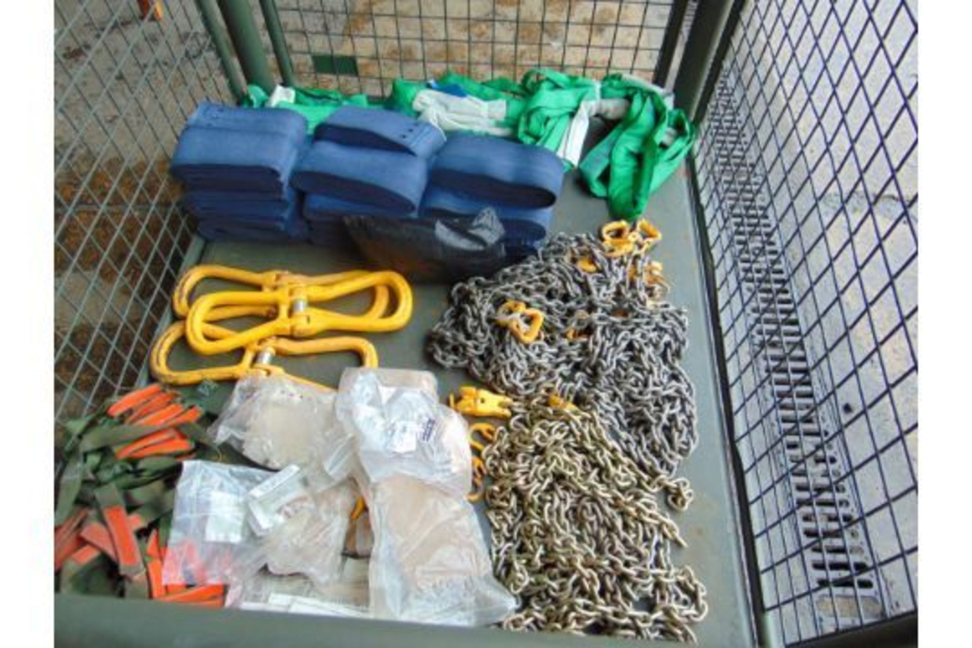 1x Stillage Unissued Lifting Strops, Securing Chains, Straps Fittings etc - Image 4 of 4