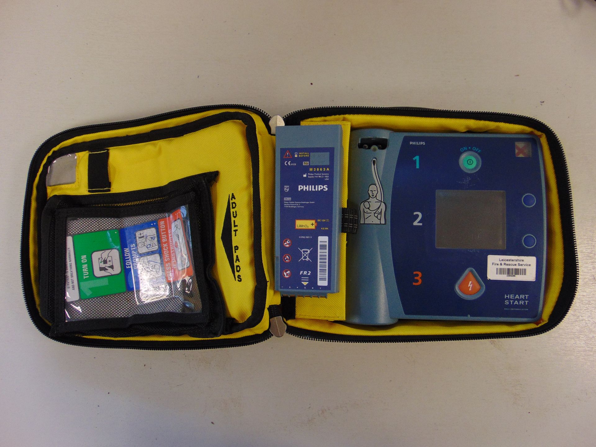 Heartstart FR2+ Semi-Automatic Defibrillator Unit in Carry Case - Image 3 of 5