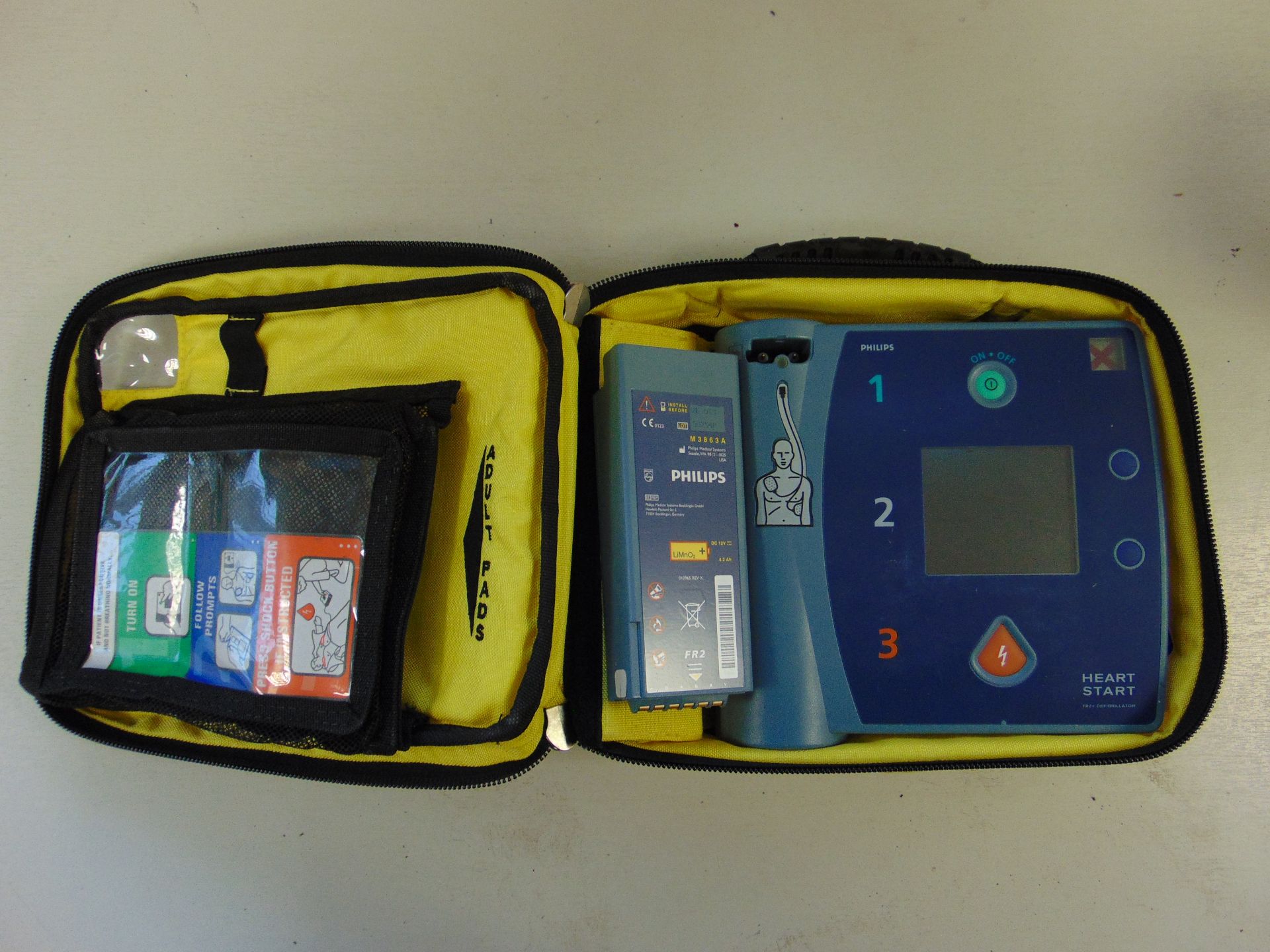 Heartstart FR2+ Semi-Automatic Defibrillator Unit in Carry Case - Image 3 of 5