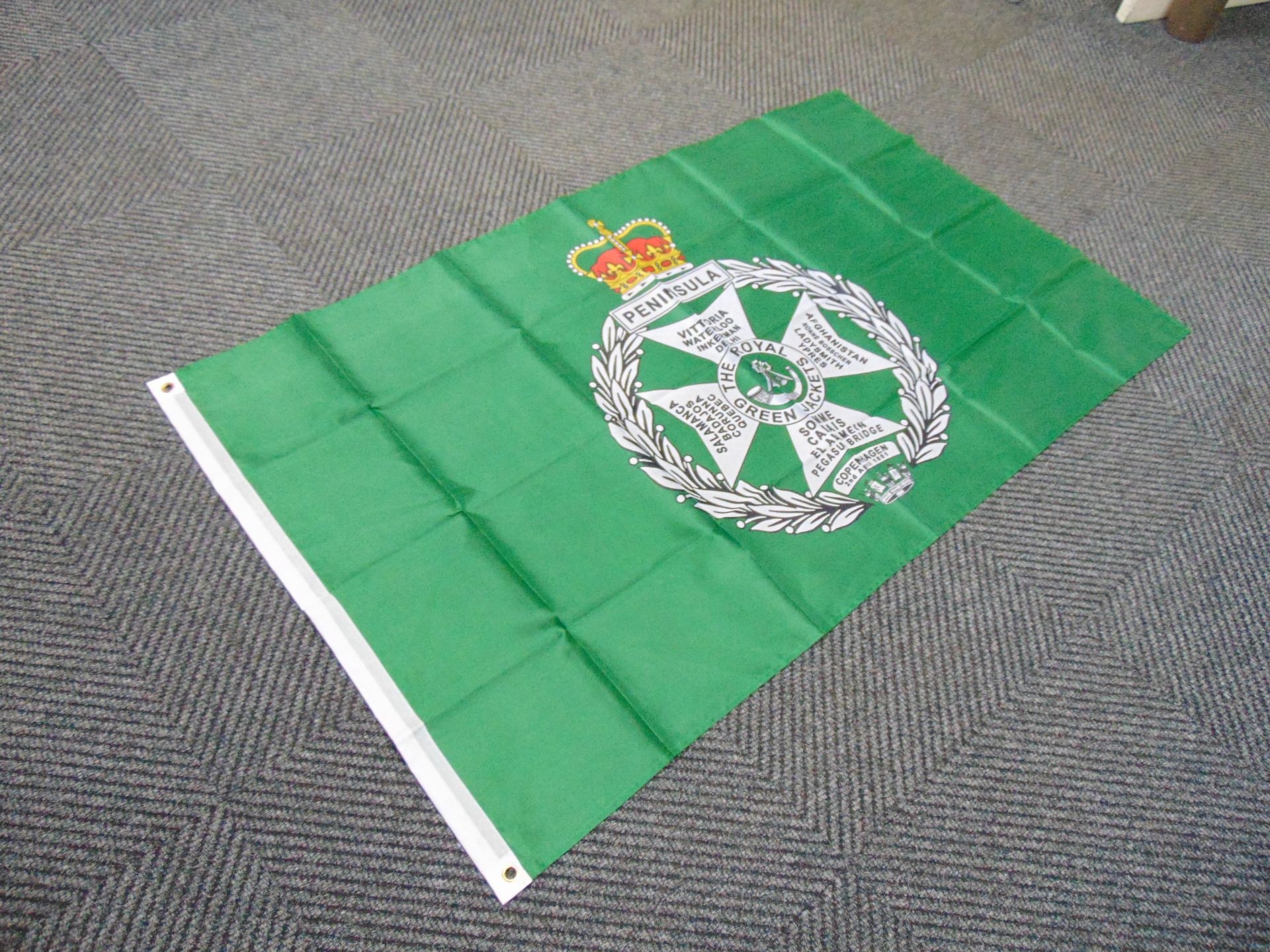 Royal Green Jackets Flag - 5ft x 3ft with Metal Eyelets. - Bild 5 aus 5