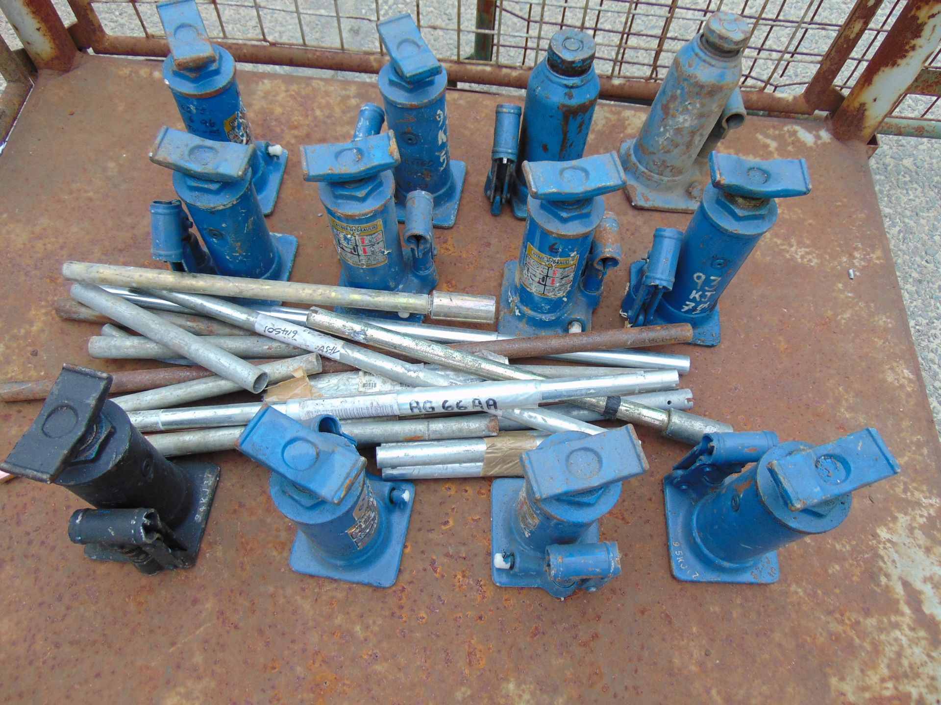 12 x Weber 6 ton Hydraulic Jacks c/w Handles from MoD