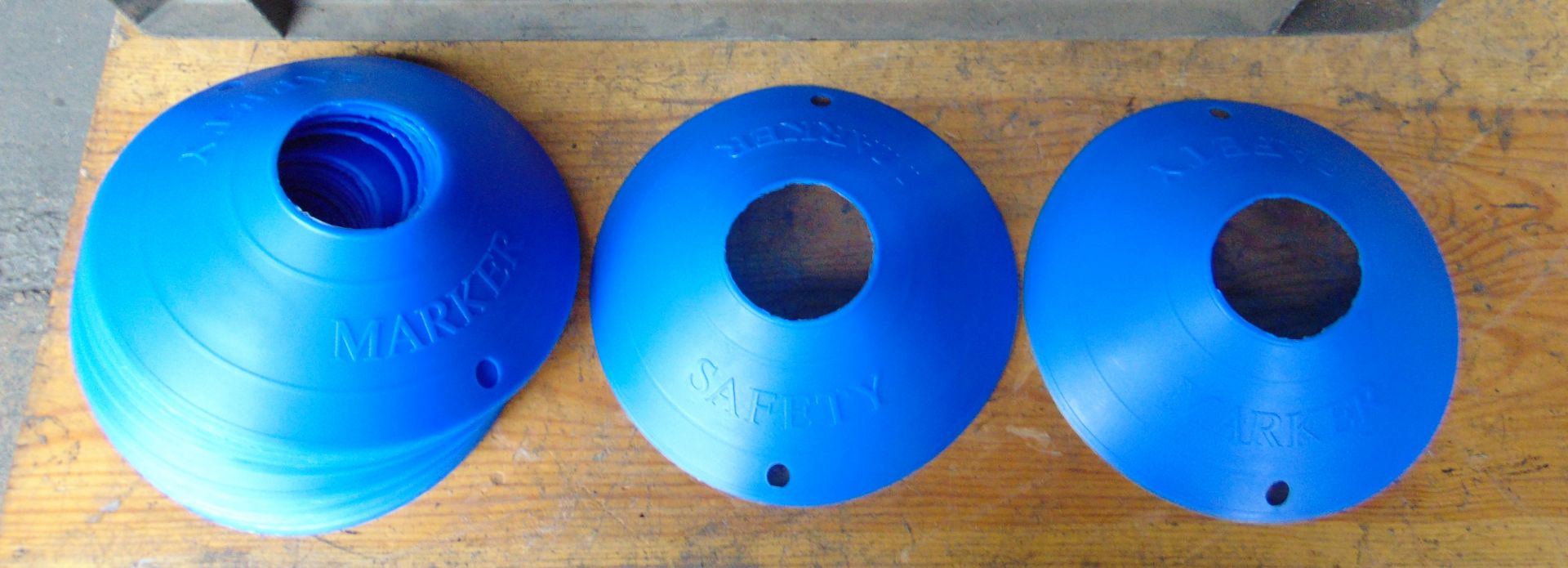 New Unissued Approx. 200 Blue Plastic Safety Markers - Image 2 of 4