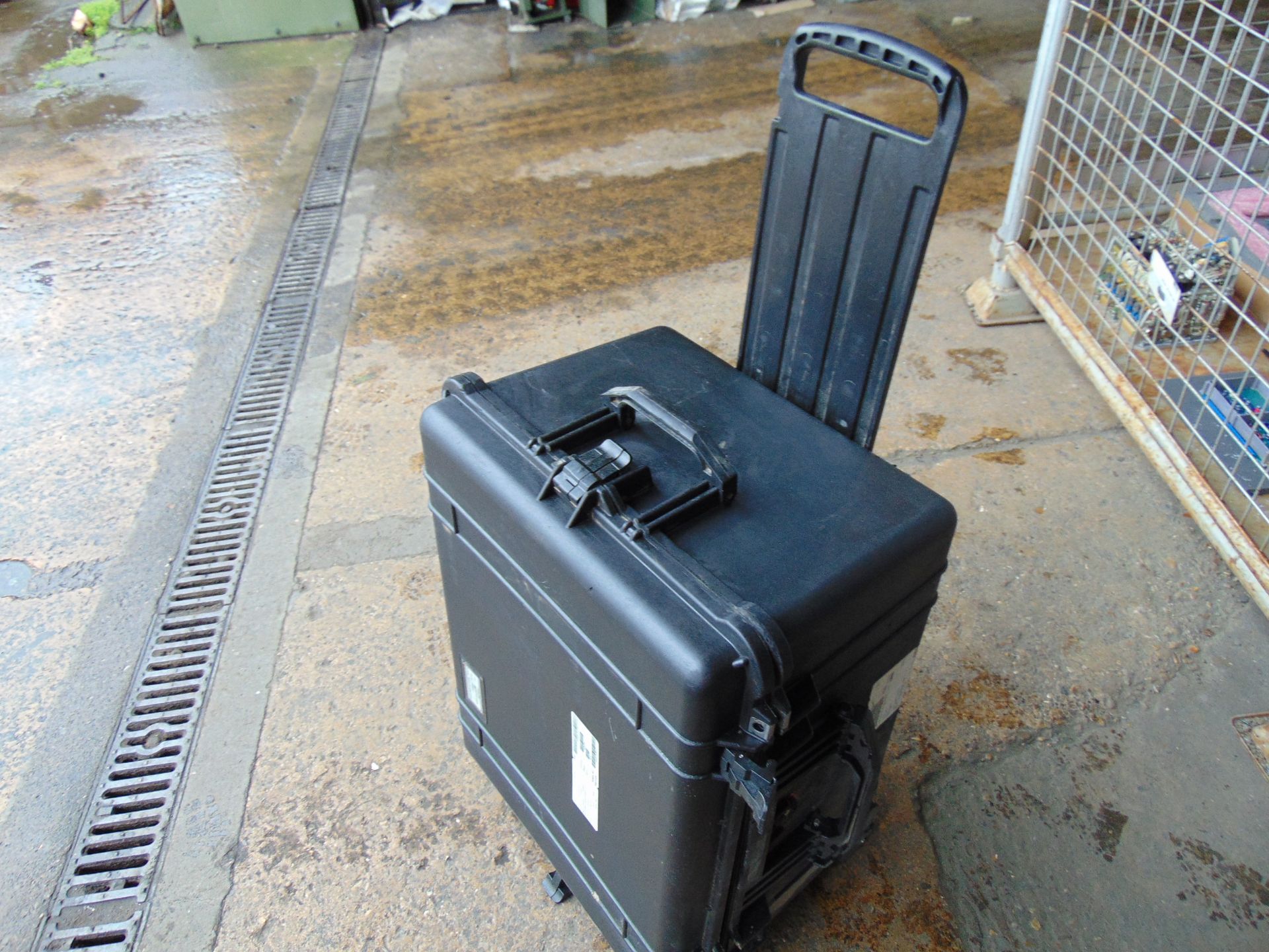 1 x High Impact Roll Along Water proof Luggage Case can be used for Aircraft etc - Image 2 of 9