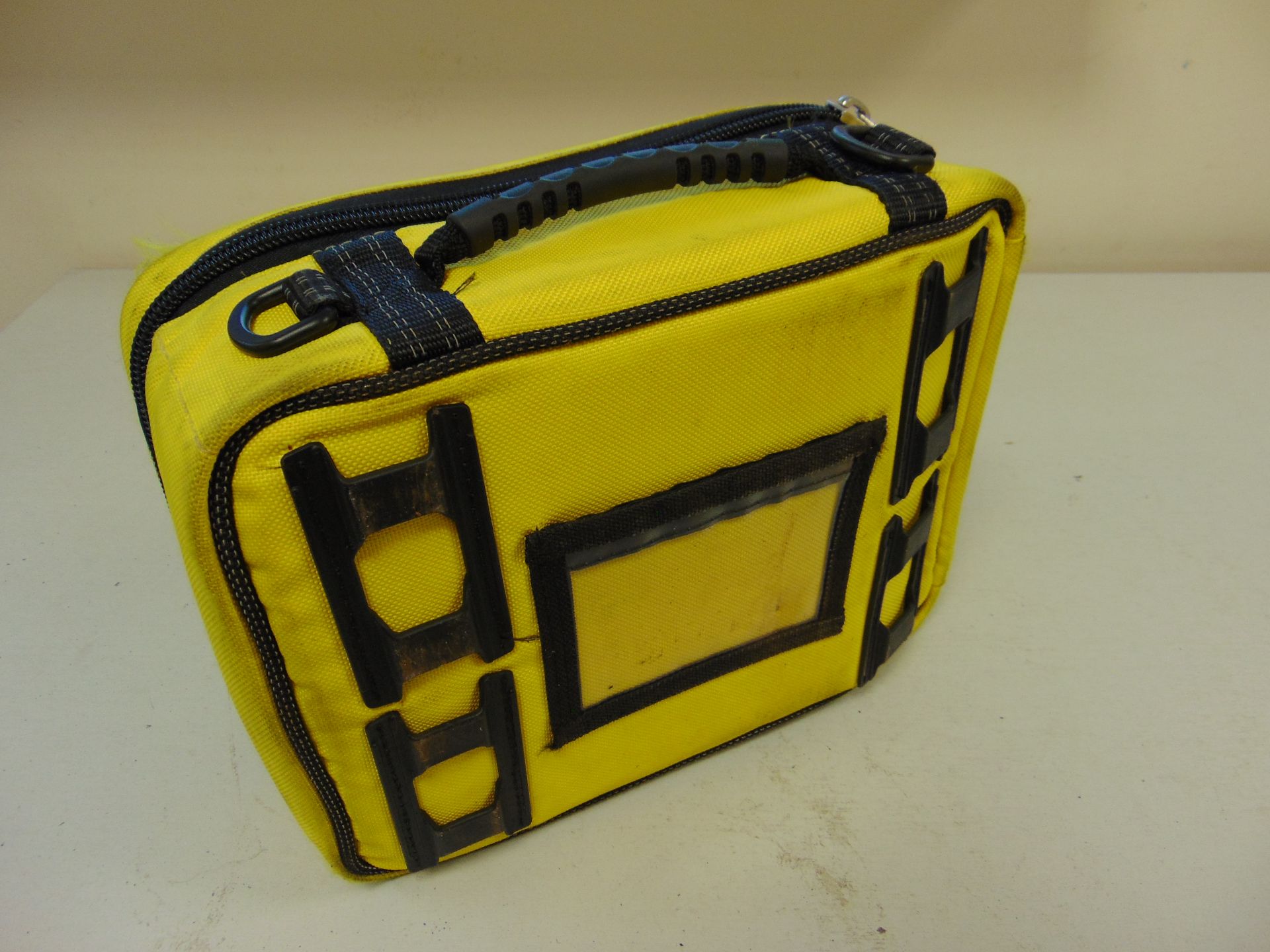 Heartstart FR2+ Semi-Automatic Defibrillator Unit in Carry Case - Bild 5 aus 5