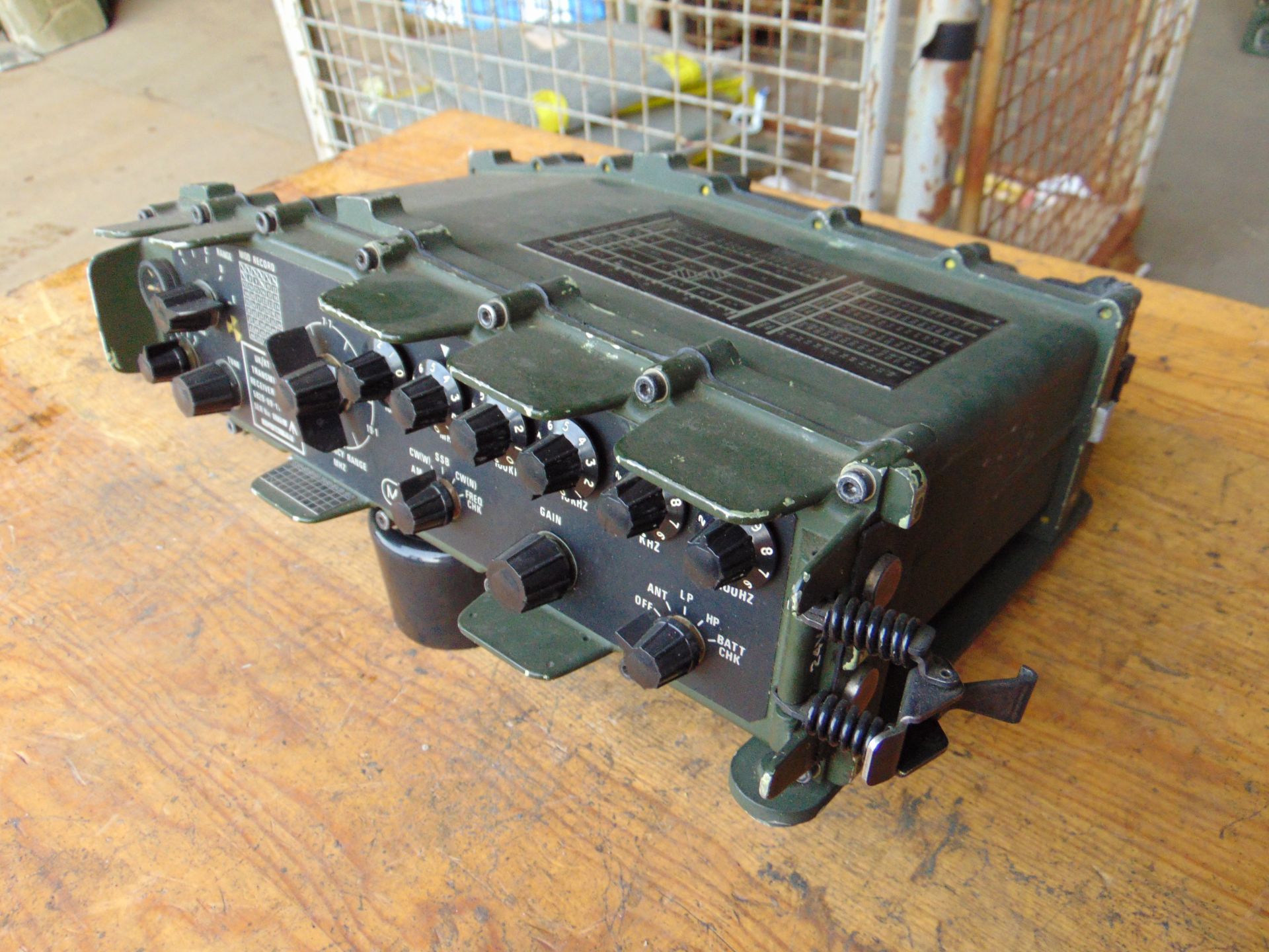 Clansman UK RT 320 HF Transmitter Receiver. - Image 4 of 4