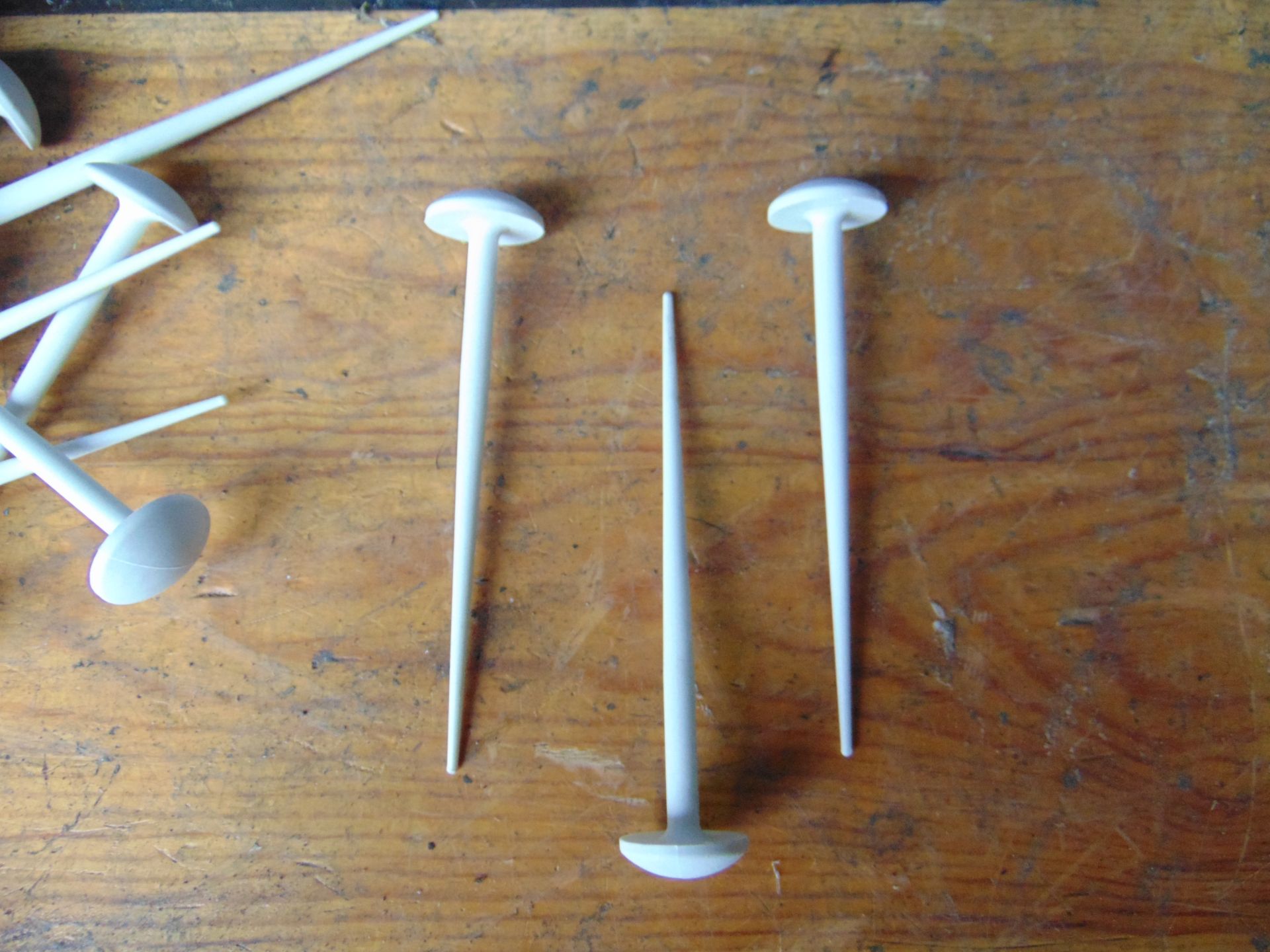 New Unissued Approx. 650 White Plastic Ground Marking Spikes - Image 3 of 4