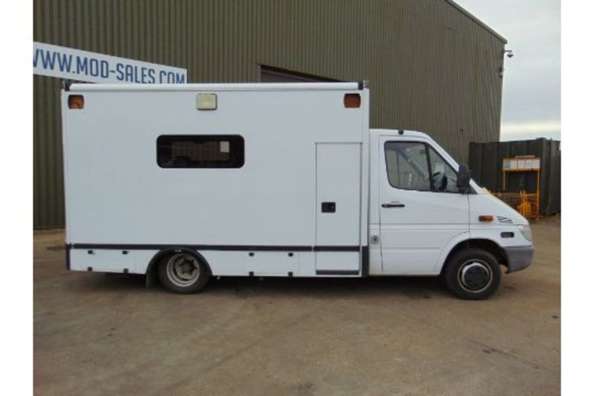 Recent Released by Atomic Weapons Establishment a 2002 Mercedes 418 CDi Ambulance ONLY 32,825 Miles - Image 5 of 34