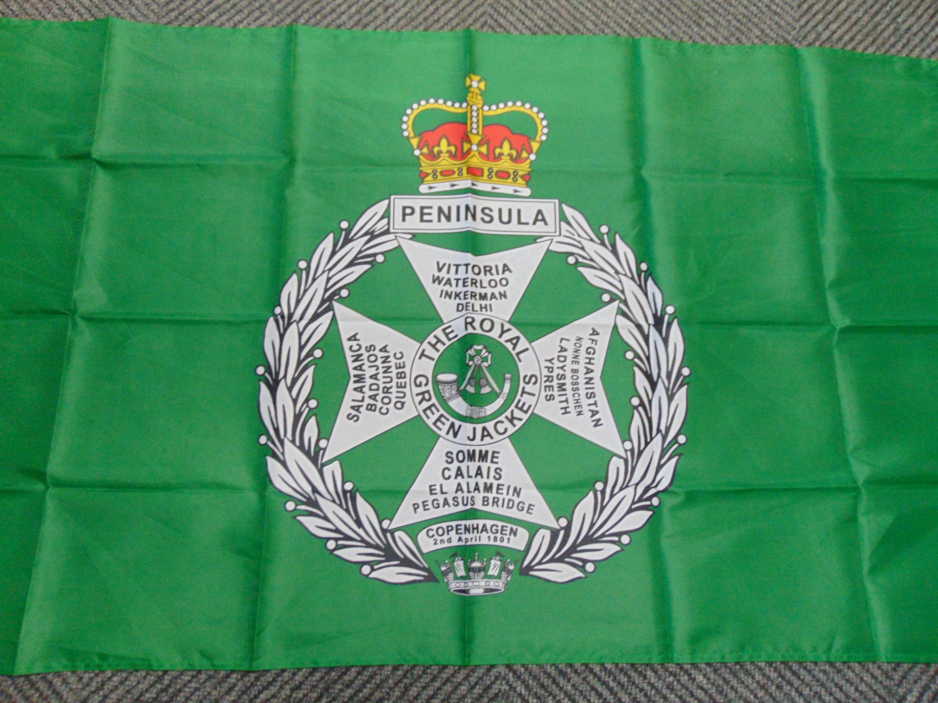 Royal Green Jackets Flag - 5ft x 3ft with Metal Eyelets. - Bild 2 aus 5