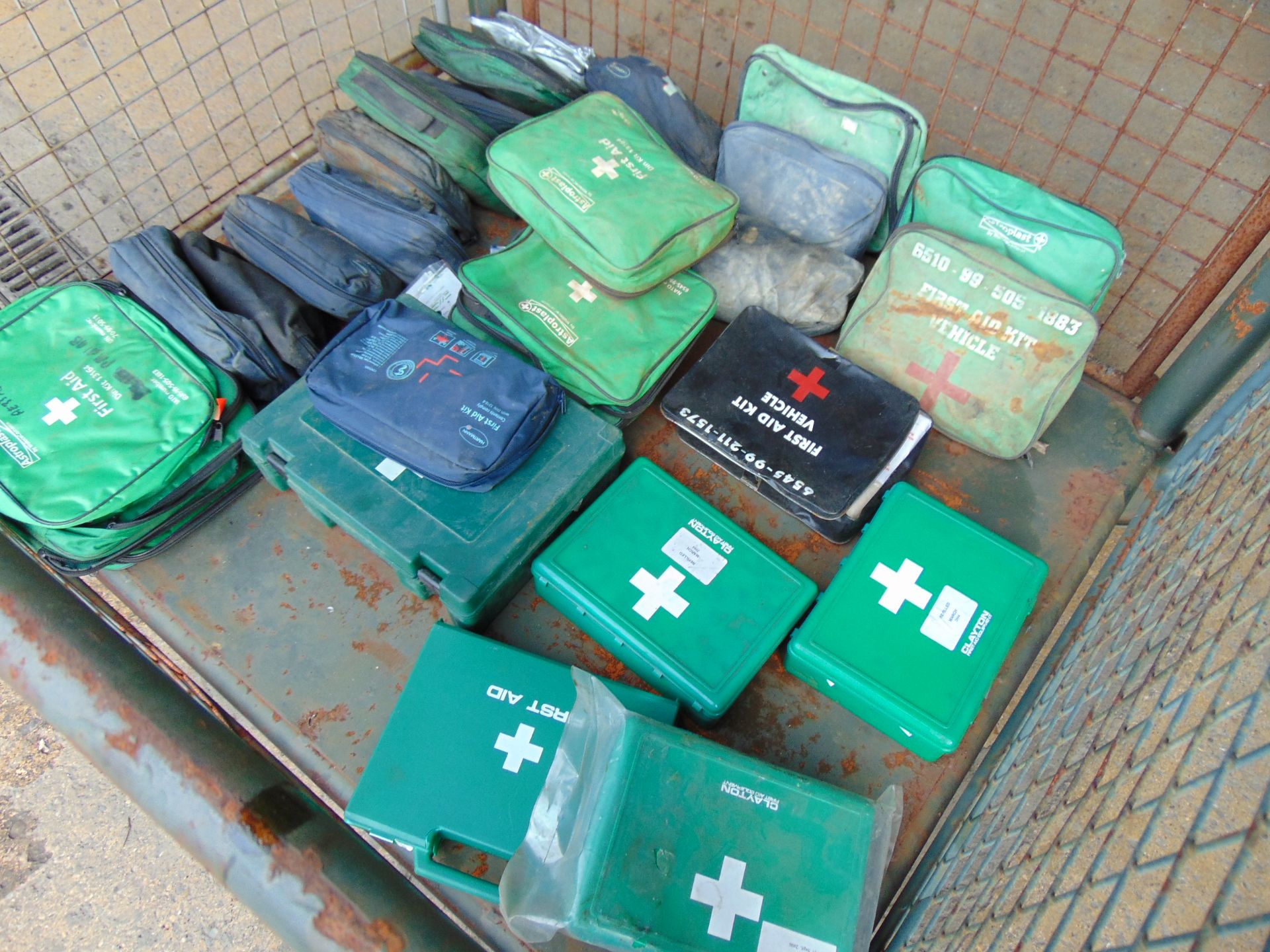 1 x Stillage of Vehicle First Aid Kits from MoD - Bild 3 aus 4