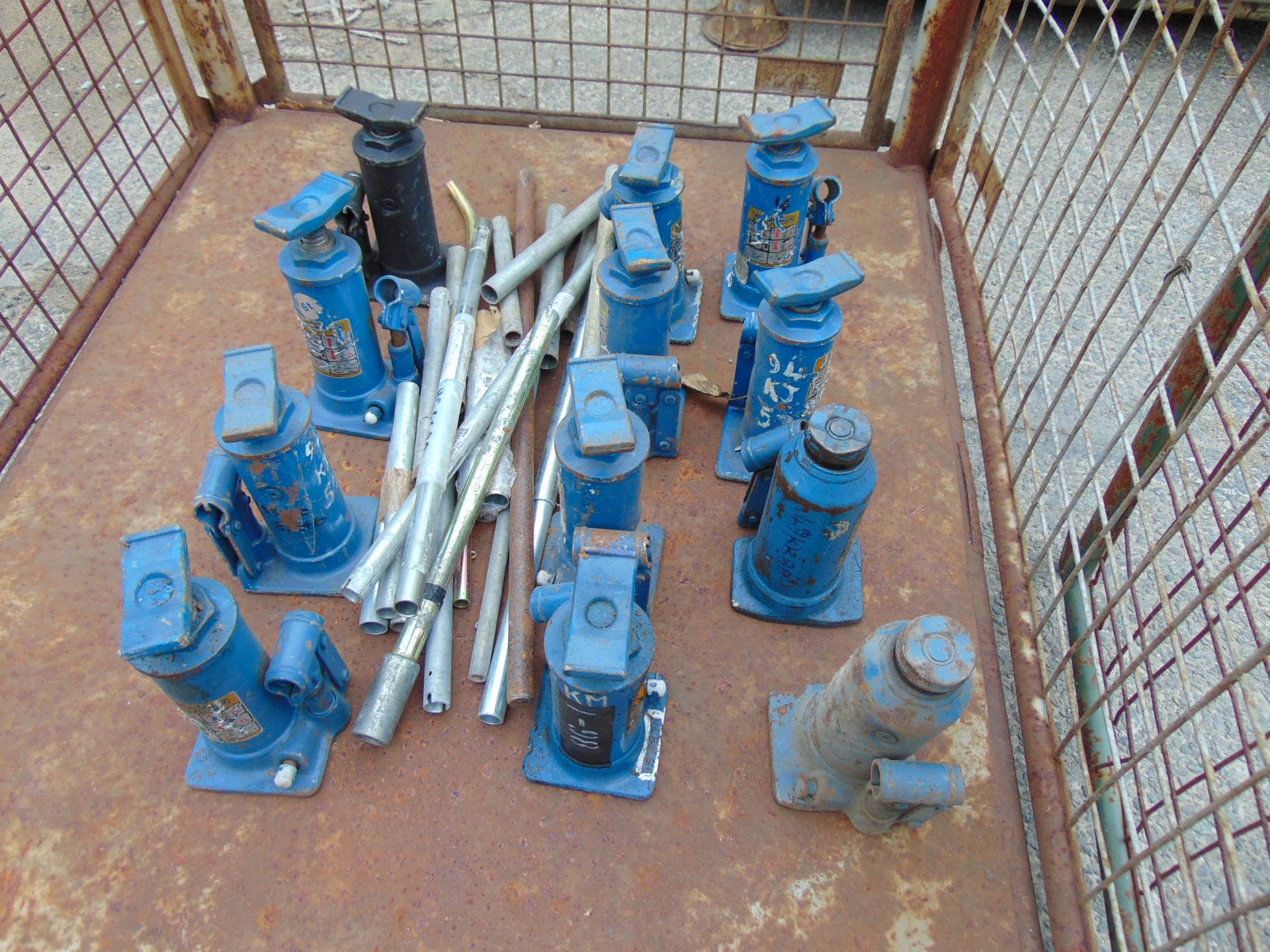 12 x Weber 6 ton Hydraulic Jacks c/w Handles from MoD - Image 3 of 3