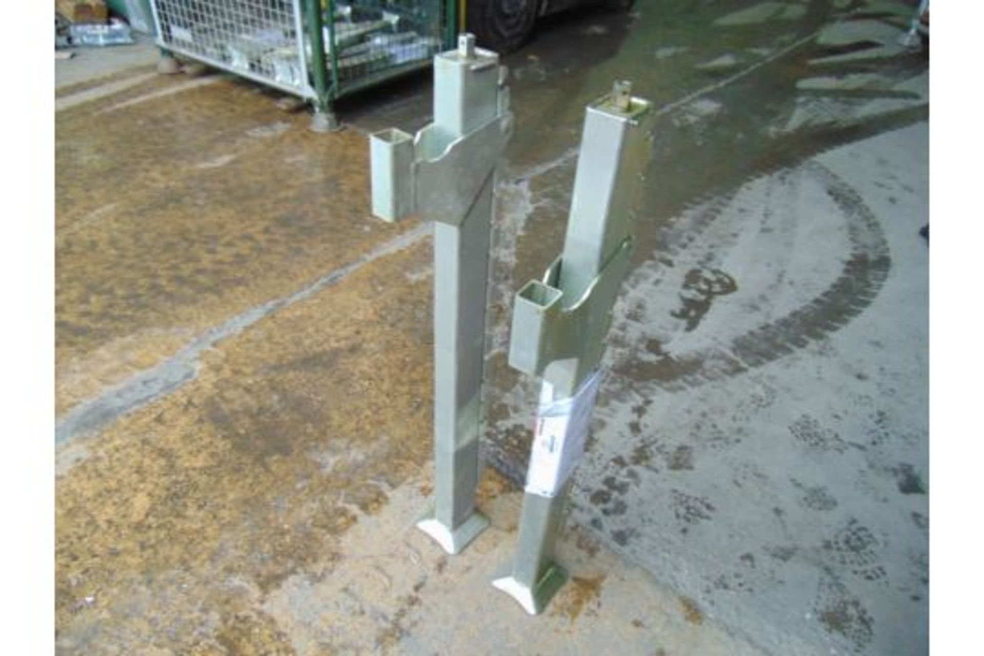 2 x New Unissued 2400kgs High Lift Screw Jacks for 4x4's etc 90cms as shown