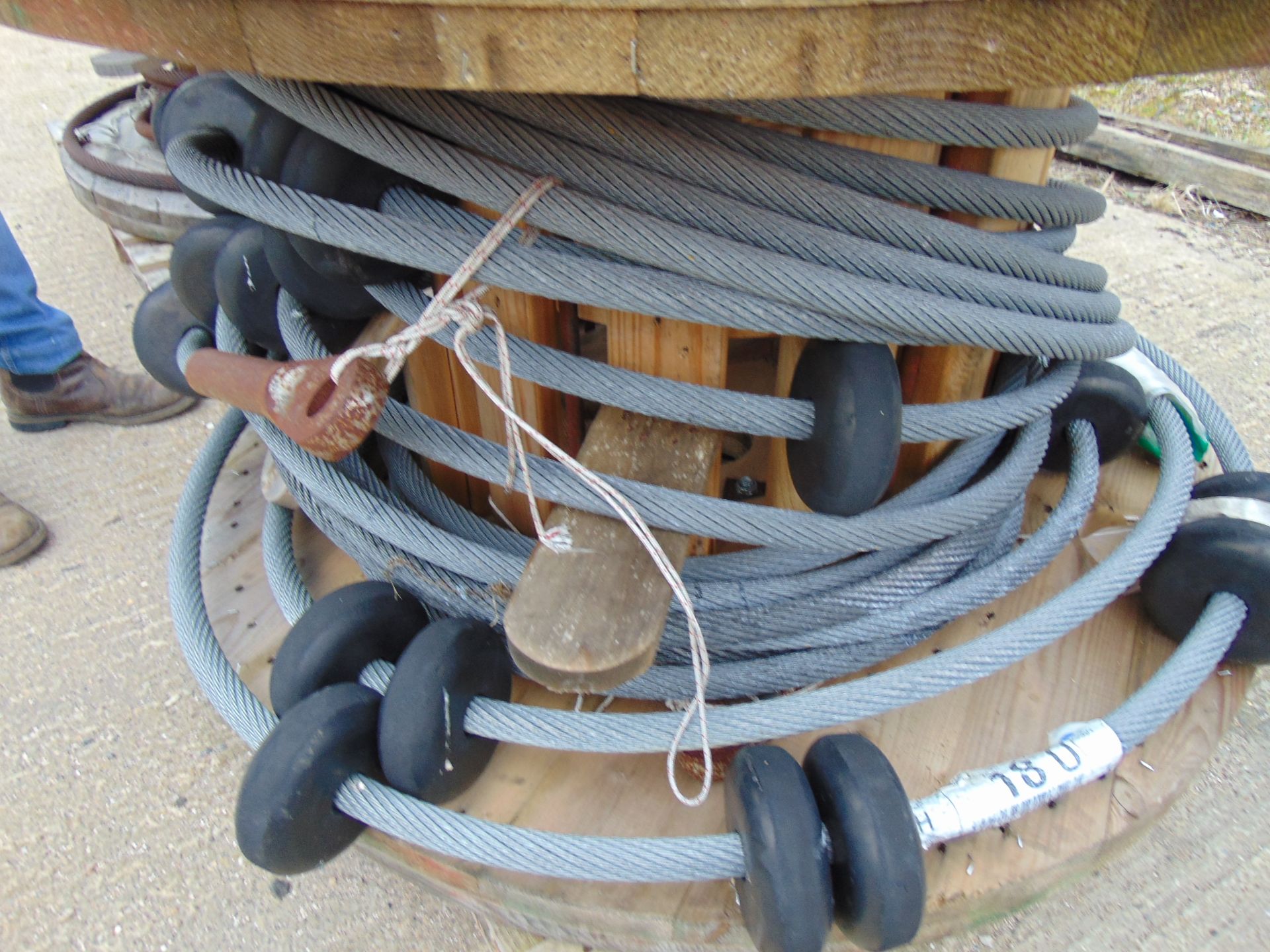 1 x Large Roll of HD Winching Recovery Steel Cable on Drum - Image 3 of 5