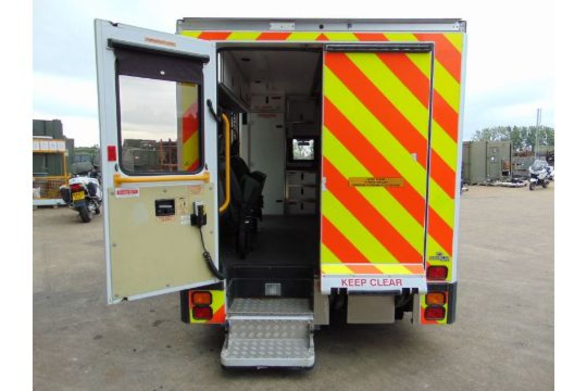 Recent Released by Atomic Weapons Establishment a 2002 Mercedes 418 CDi Ambulance ONLY 32,825 Miles - Image 9 of 34