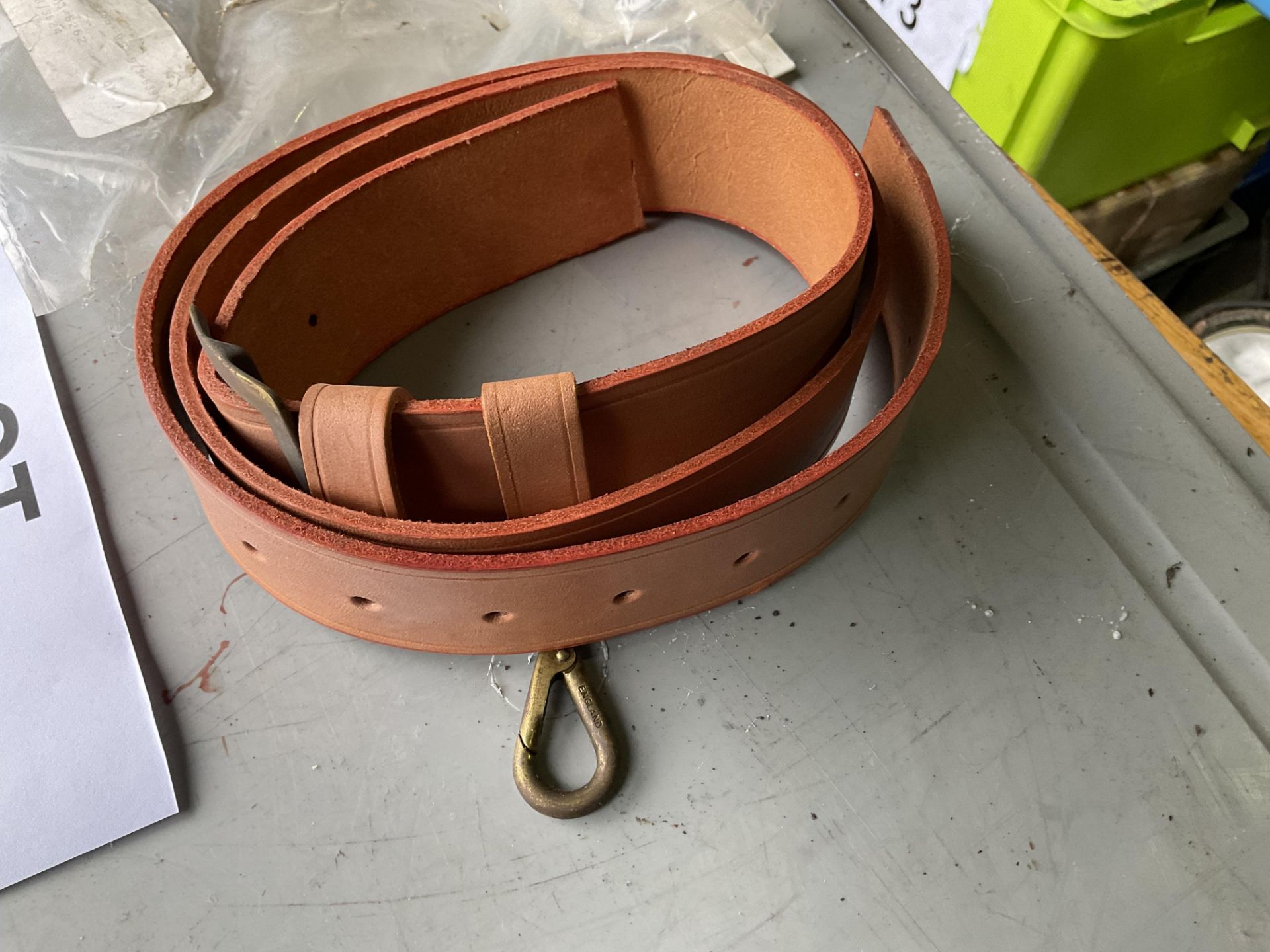 NEW UNISSUED BRITISH ARMY LEATHER LINESMANS BELT ORIGINAL PACKING - Image 2 of 2