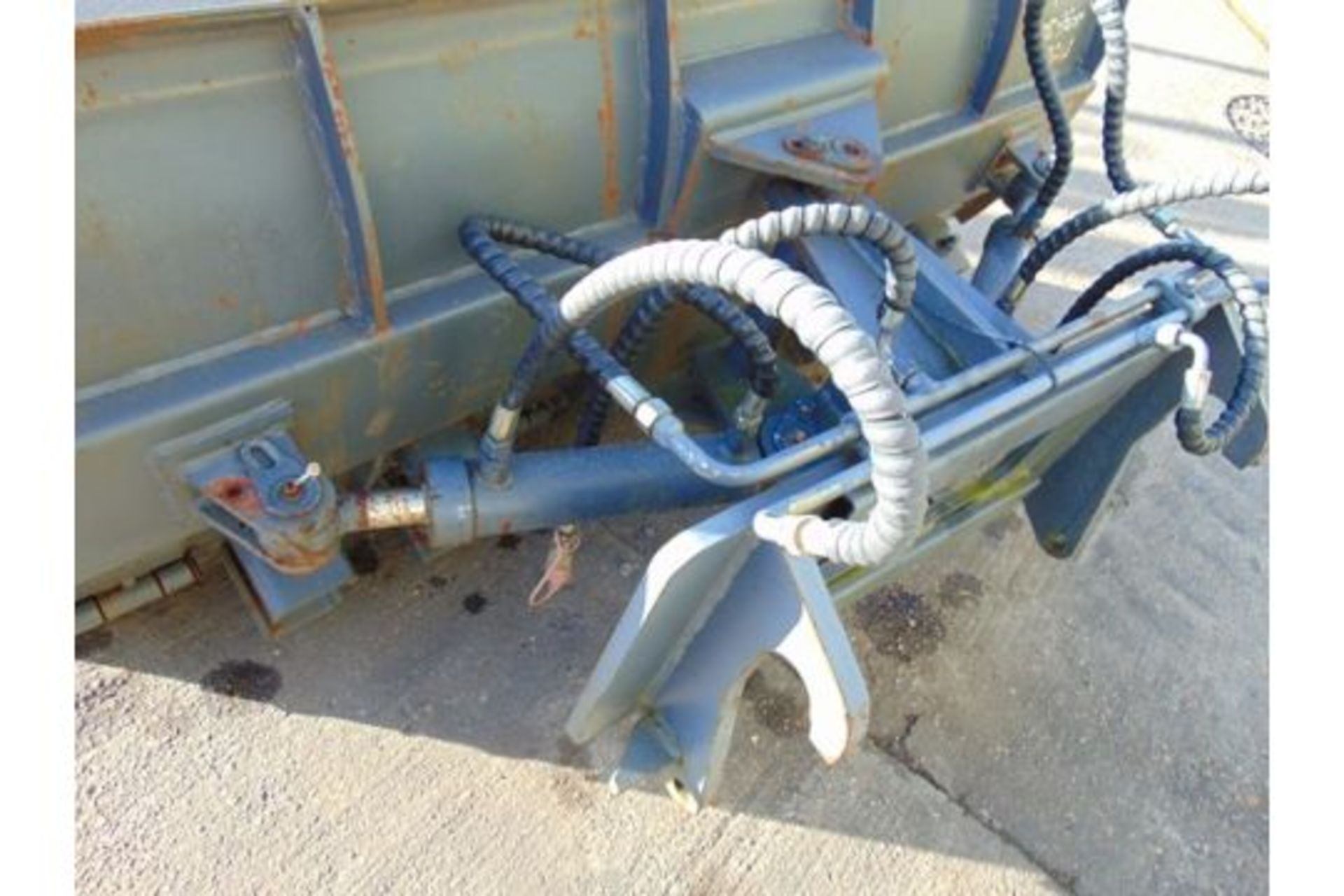 1.7m Hydraulic Snow Plough Blade for Telehandler, Forklift, Tractor Etc - Image 6 of 6