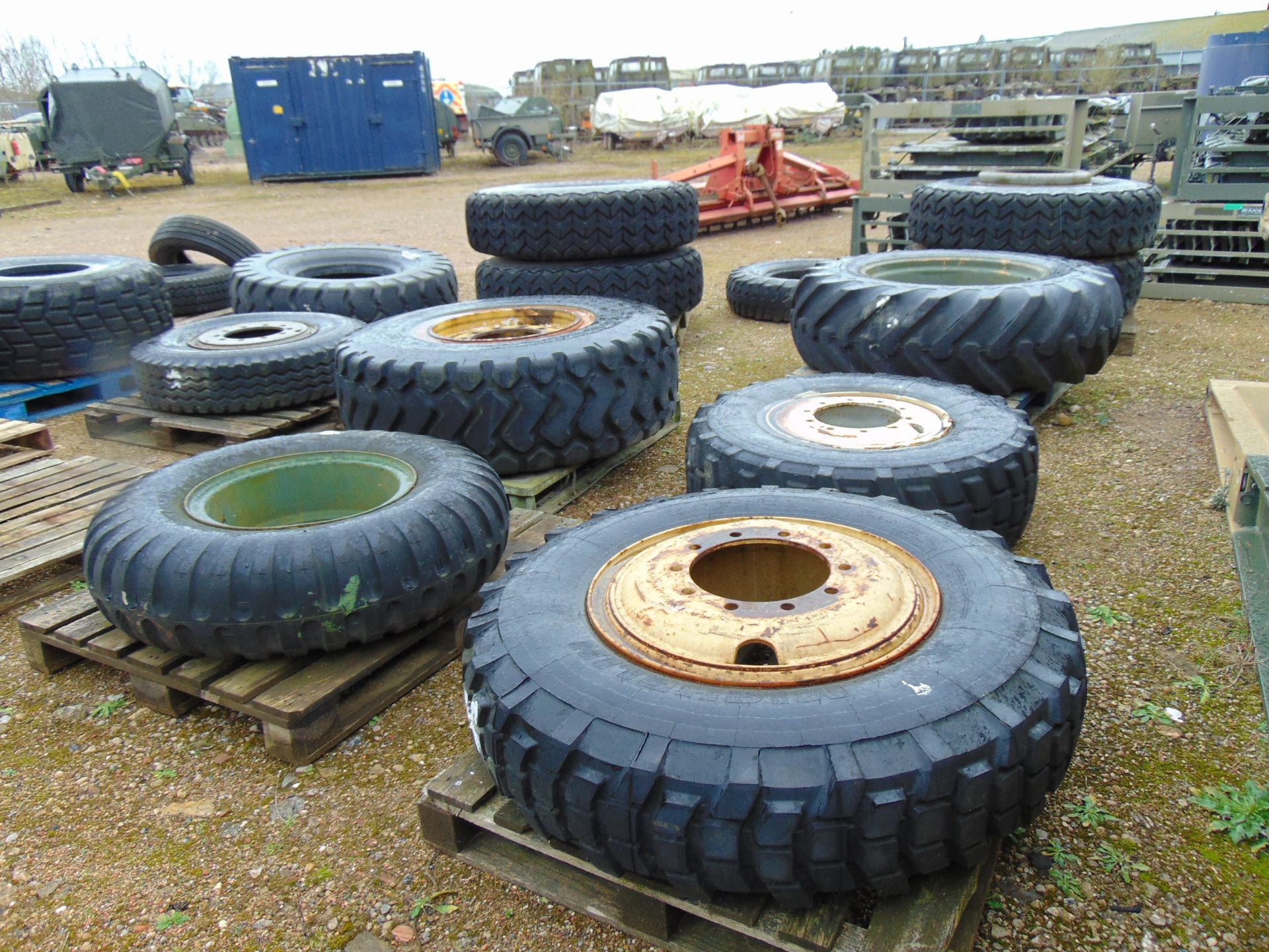 18 x Various Tyres and Spare Wheels Inc Michelin, Continental, Goodyear etc - Image 18 of 20