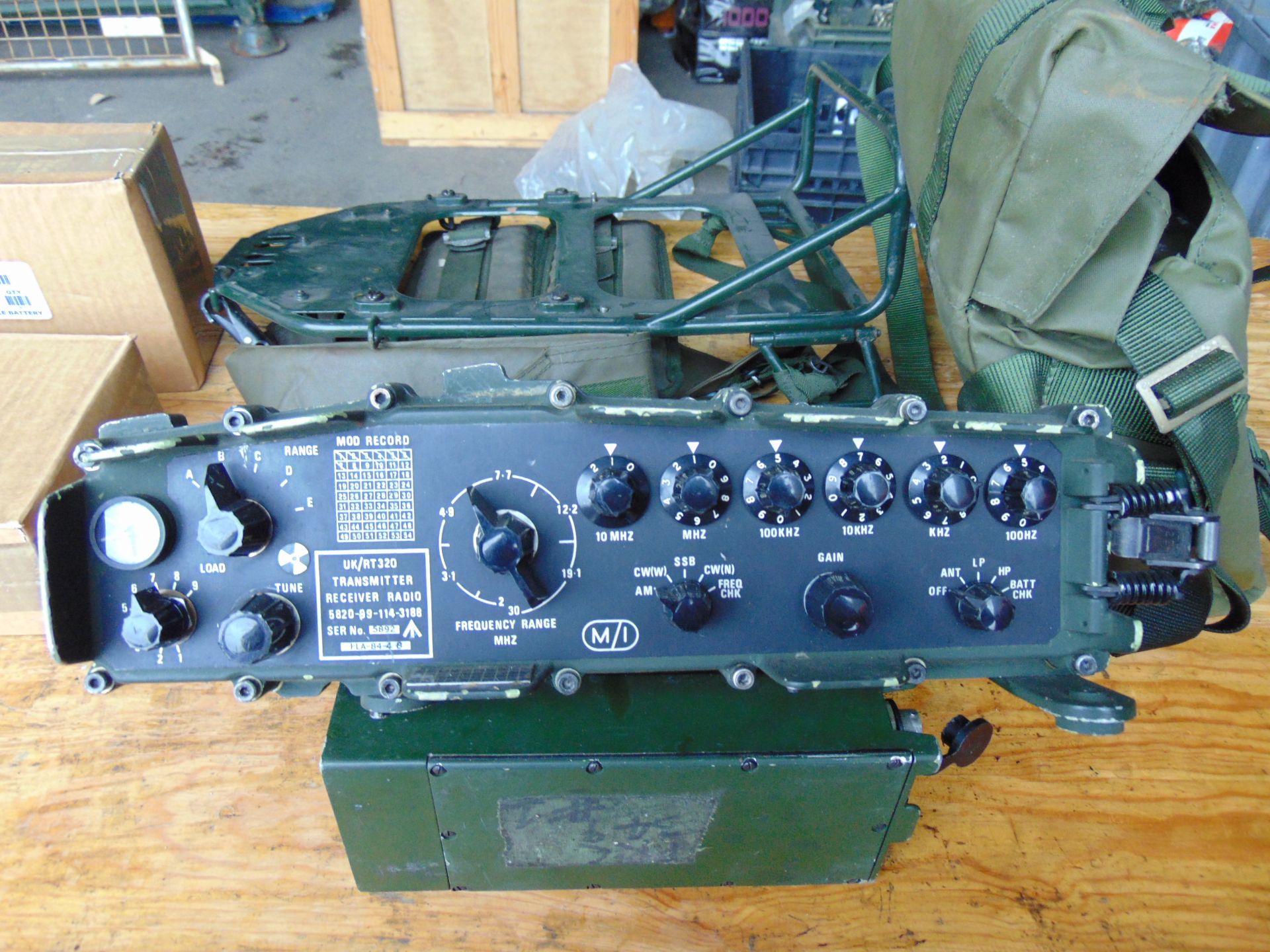 Clansman UK RT 320 HF Transmitter Receiver c/w 2 Spare Batteries etc - Image 2 of 6