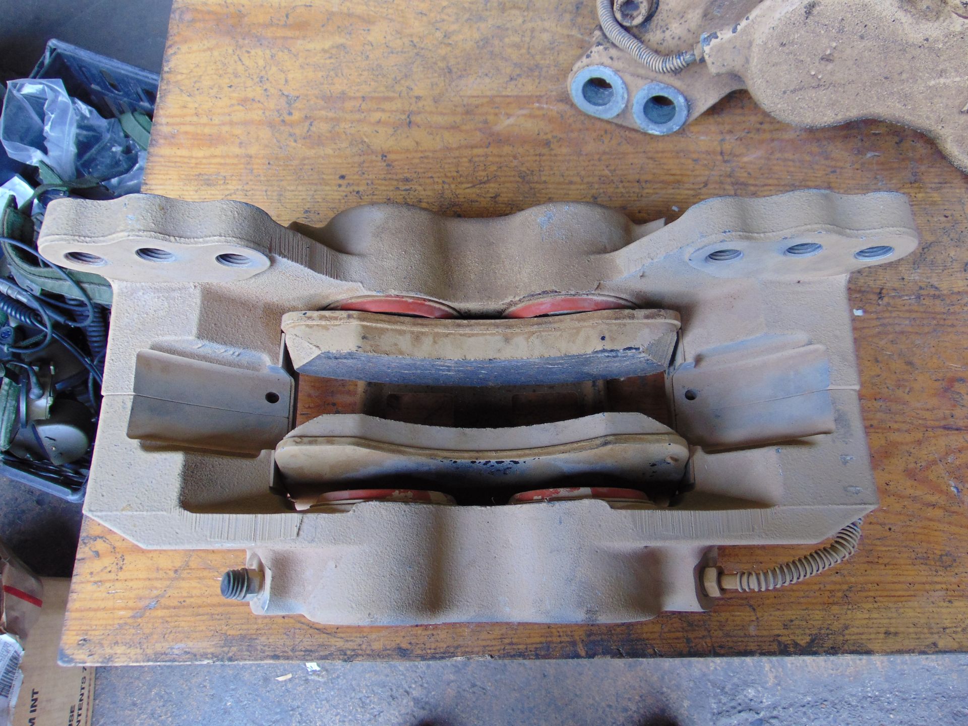 2 x Meritor Hydraulic Brake Caliper Assembly (1 New w Pads - 1 Used) - Image 4 of 6