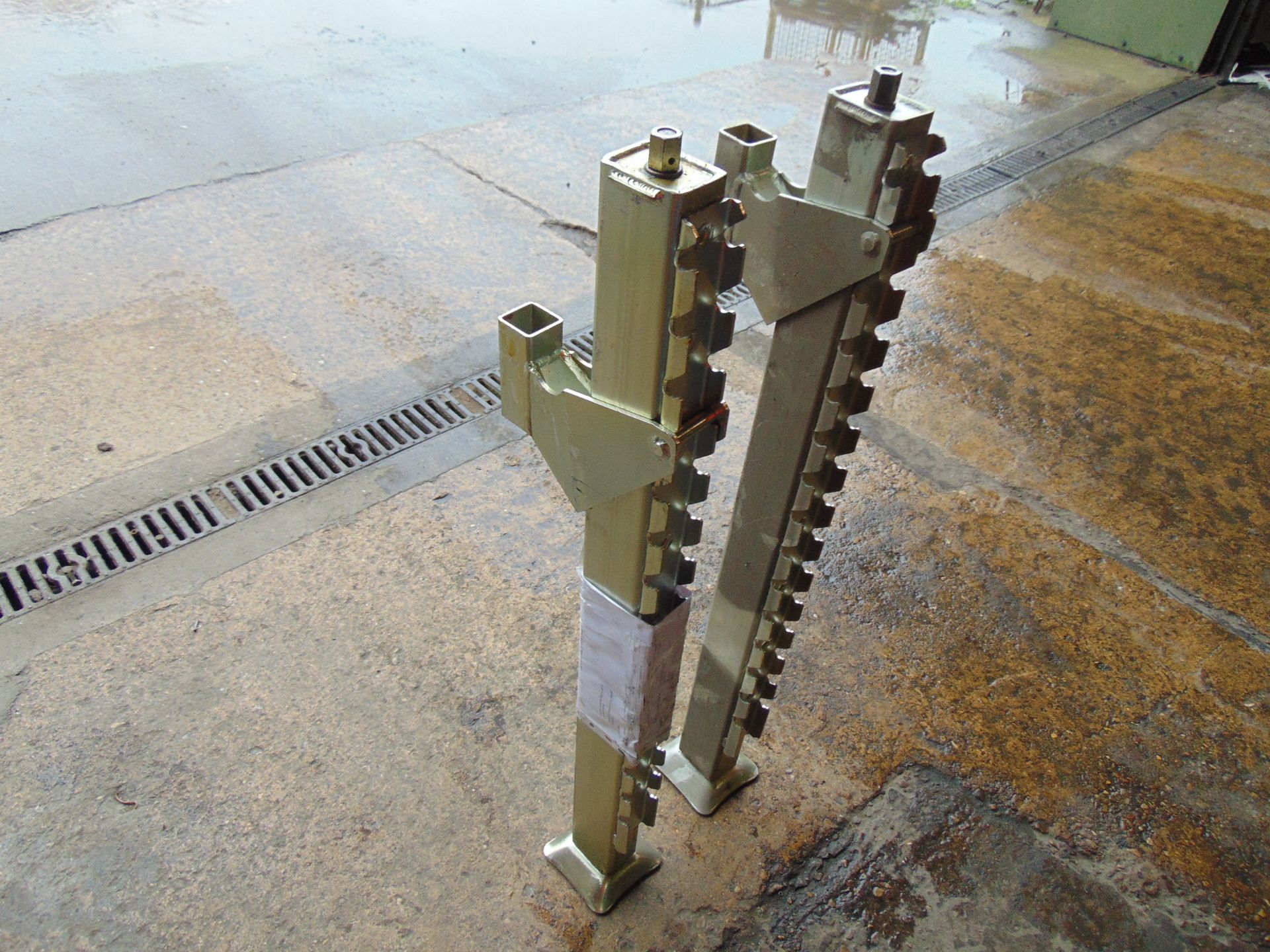 2 x New Unissued 2400kgs High Lift Screw Jacks for 4x4's etc 90cms as shown - Image 5 of 7