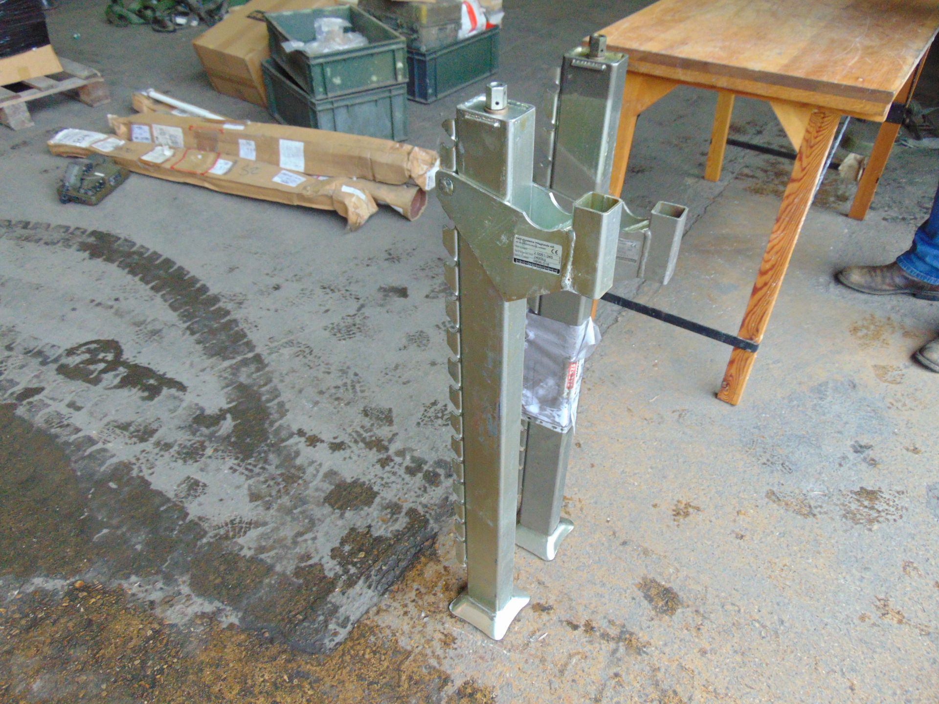 2 x New Unissued 2400kgs High Lift Screw Jacks for 4x4's etc 90cms as shown - Image 7 of 7