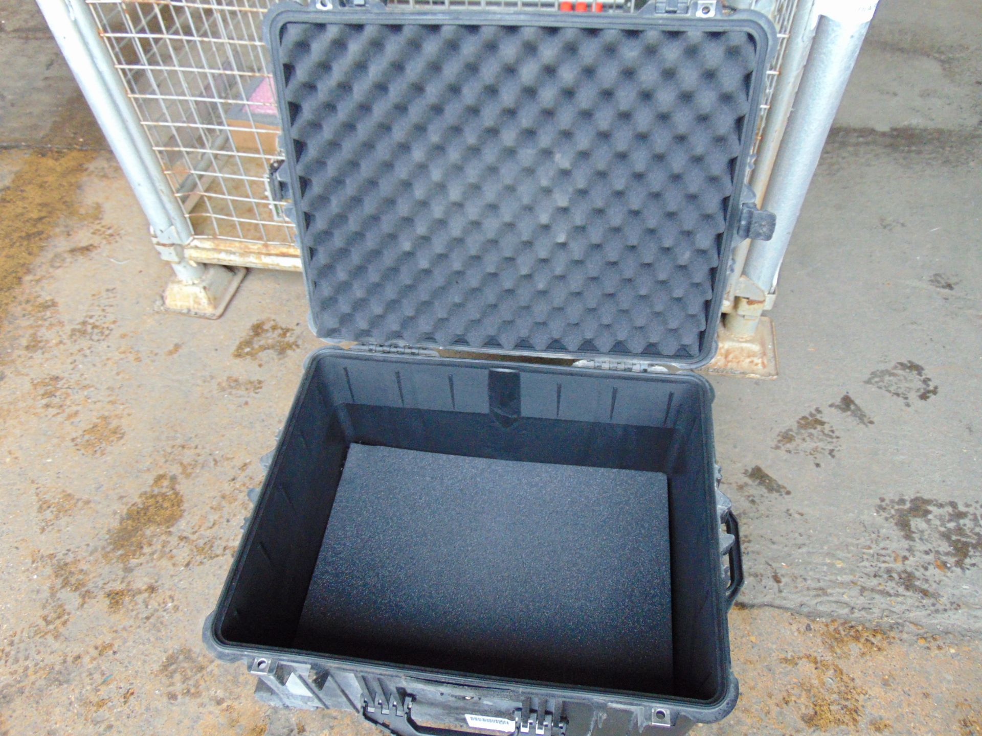 1 x High Impact Roll Along Water proof Luggage Case can be used for Aircraft etc - Image 5 of 9