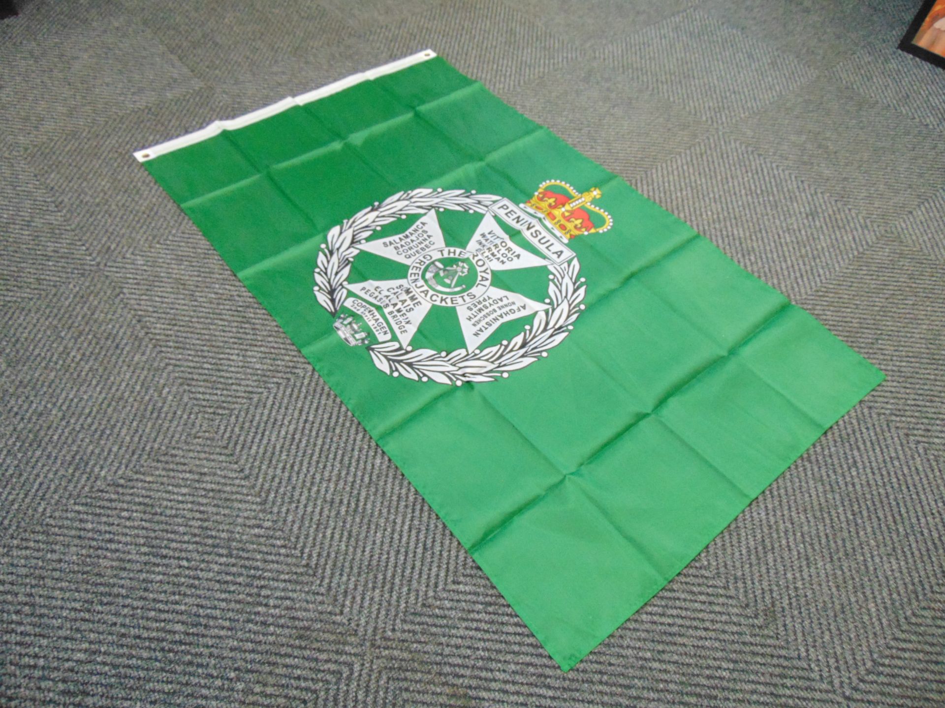 Royal Green Jackets Flag - 5ft x 3ft with Metal Eyelets. - Bild 4 aus 5