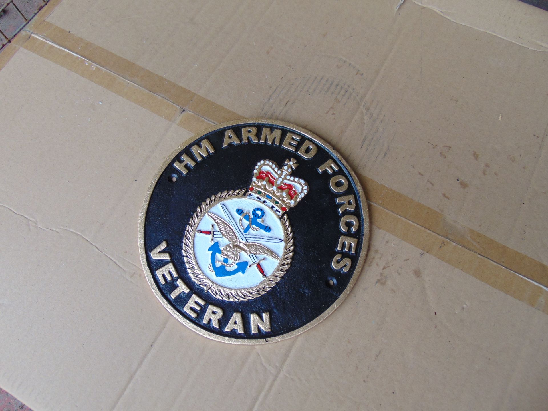 H.M Forces Cast Iron Veterans Hand Painted Wall Plaque, 25cms Dia - Image 3 of 4