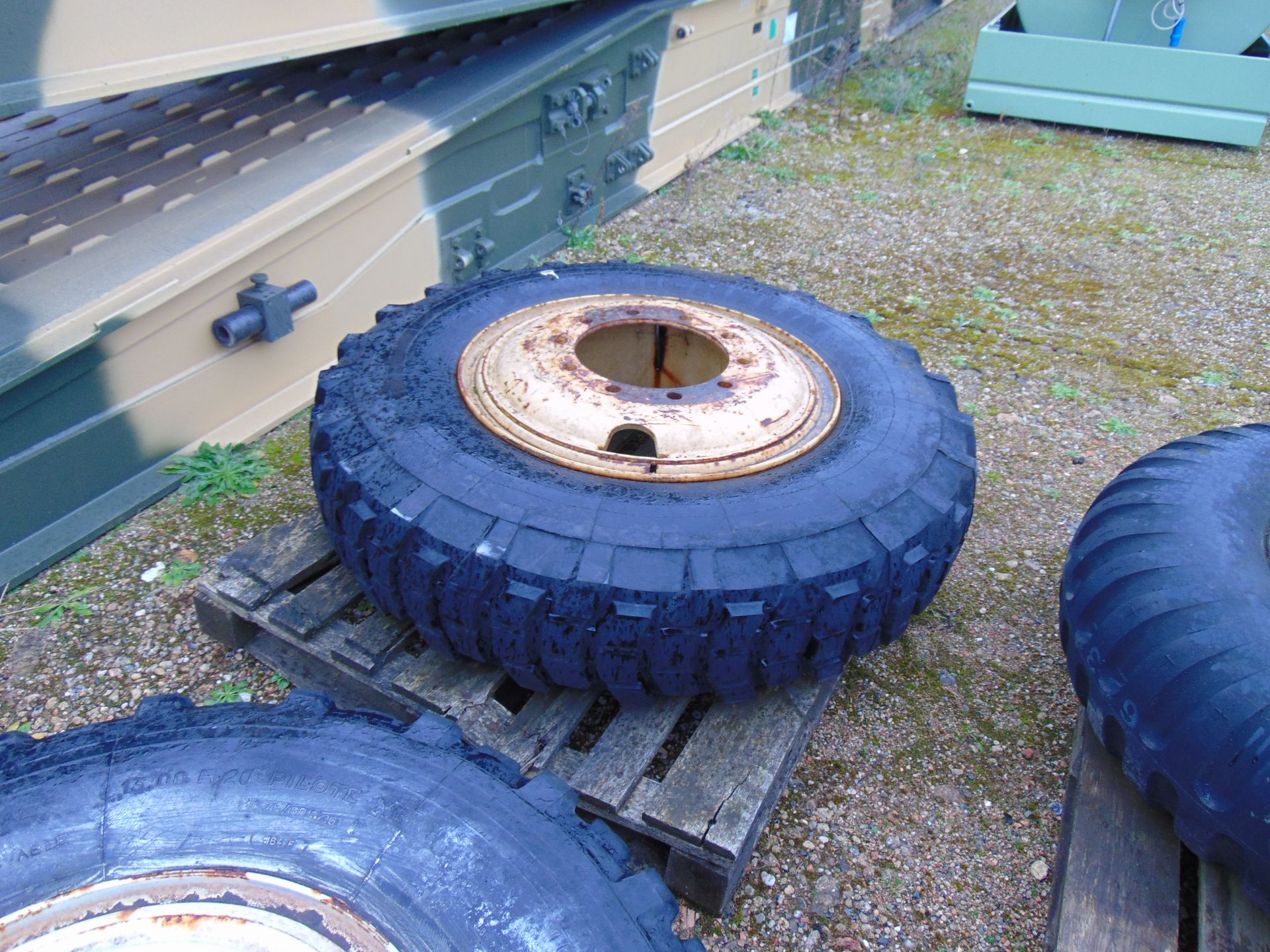 18 x Various Tyres and Spare Wheels Inc Michelin, Continental, Goodyear etc - Image 16 of 20