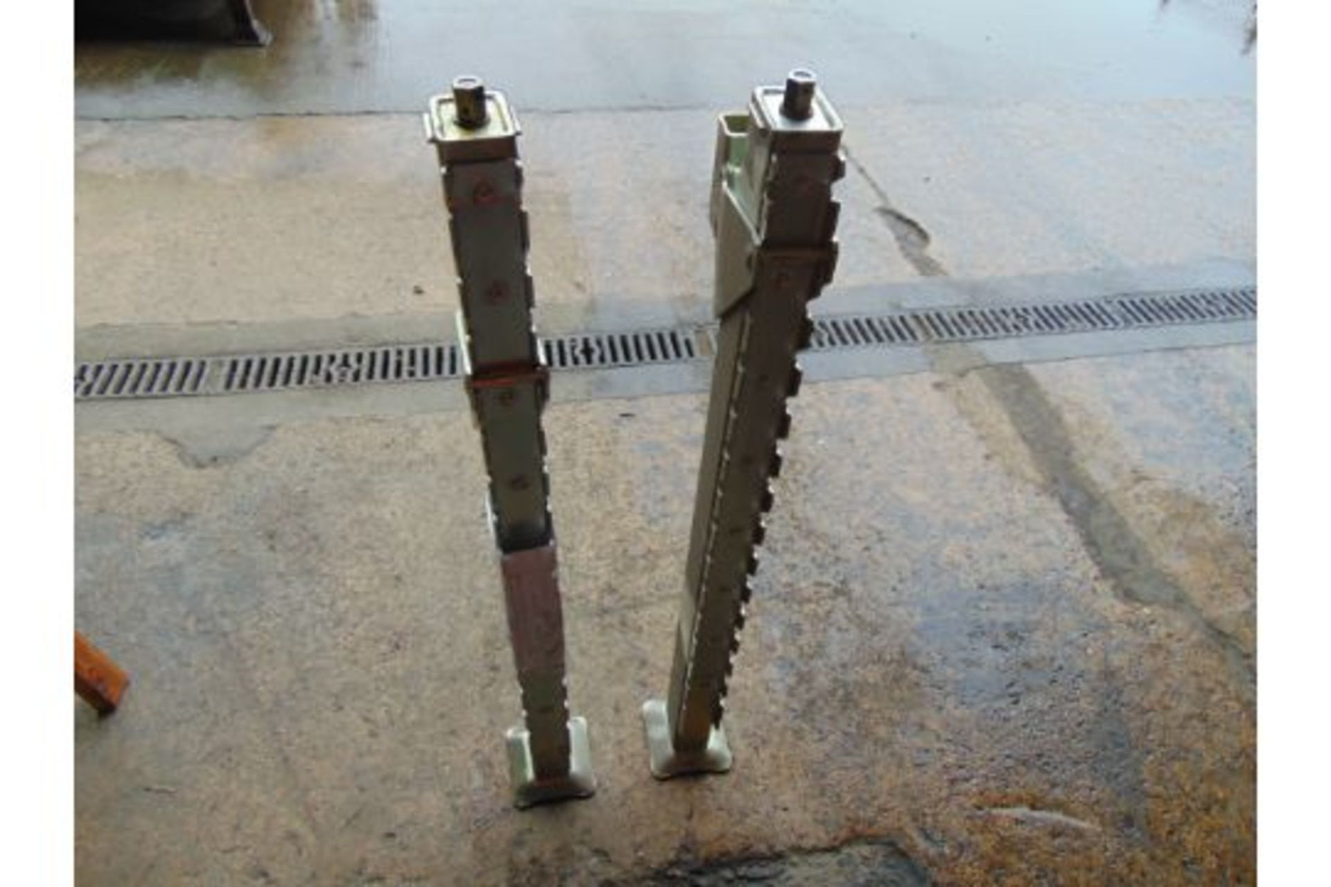 2 x New Unissued 2400kgs High Lift Screw Jacks for 4x4's etc 90cms as shown - Image 2 of 5