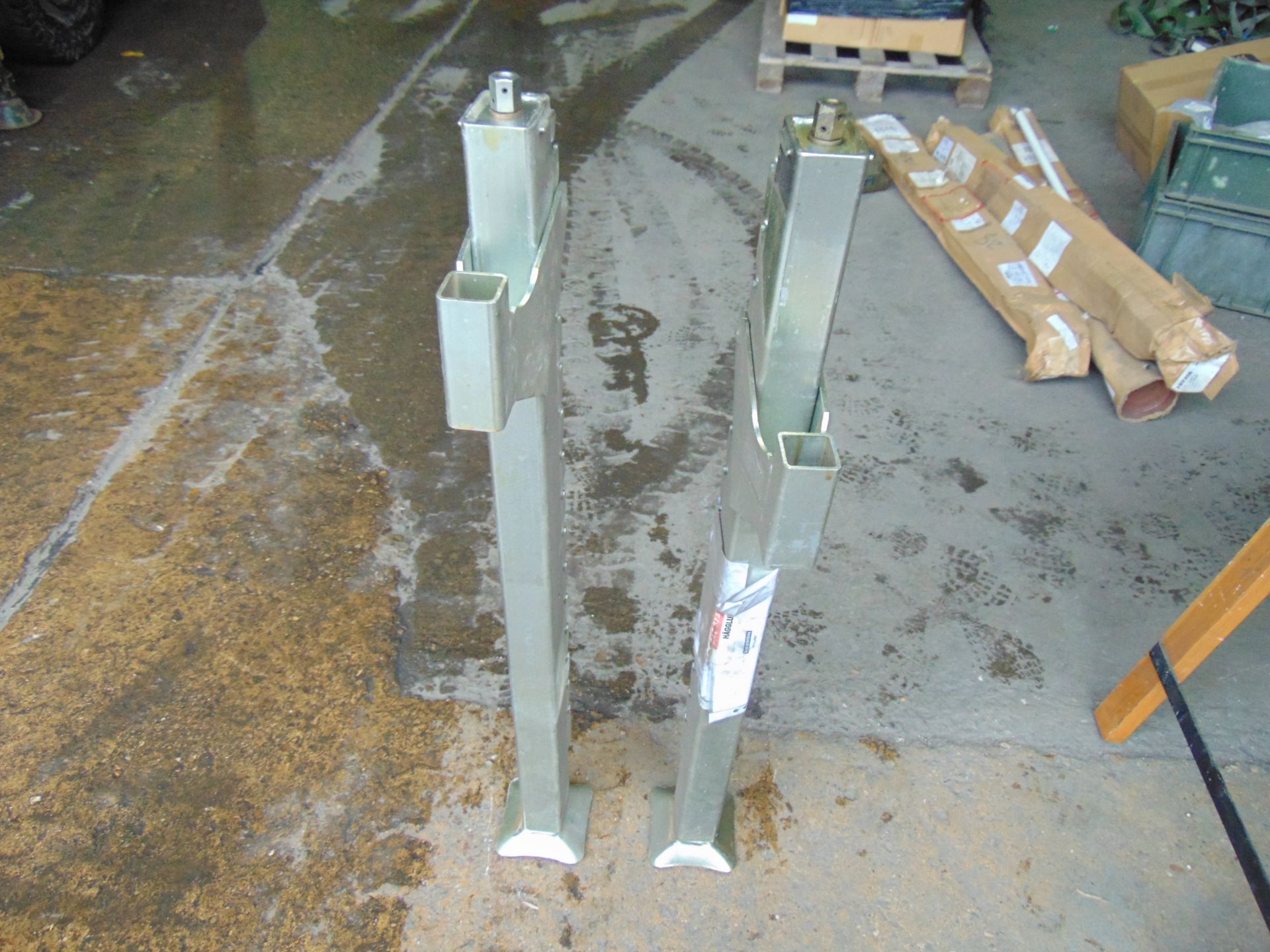 2 x New Unissued 2400kgs High Lift Screw Jacks for 4x4's etc 90cms as shown - Image 2 of 7