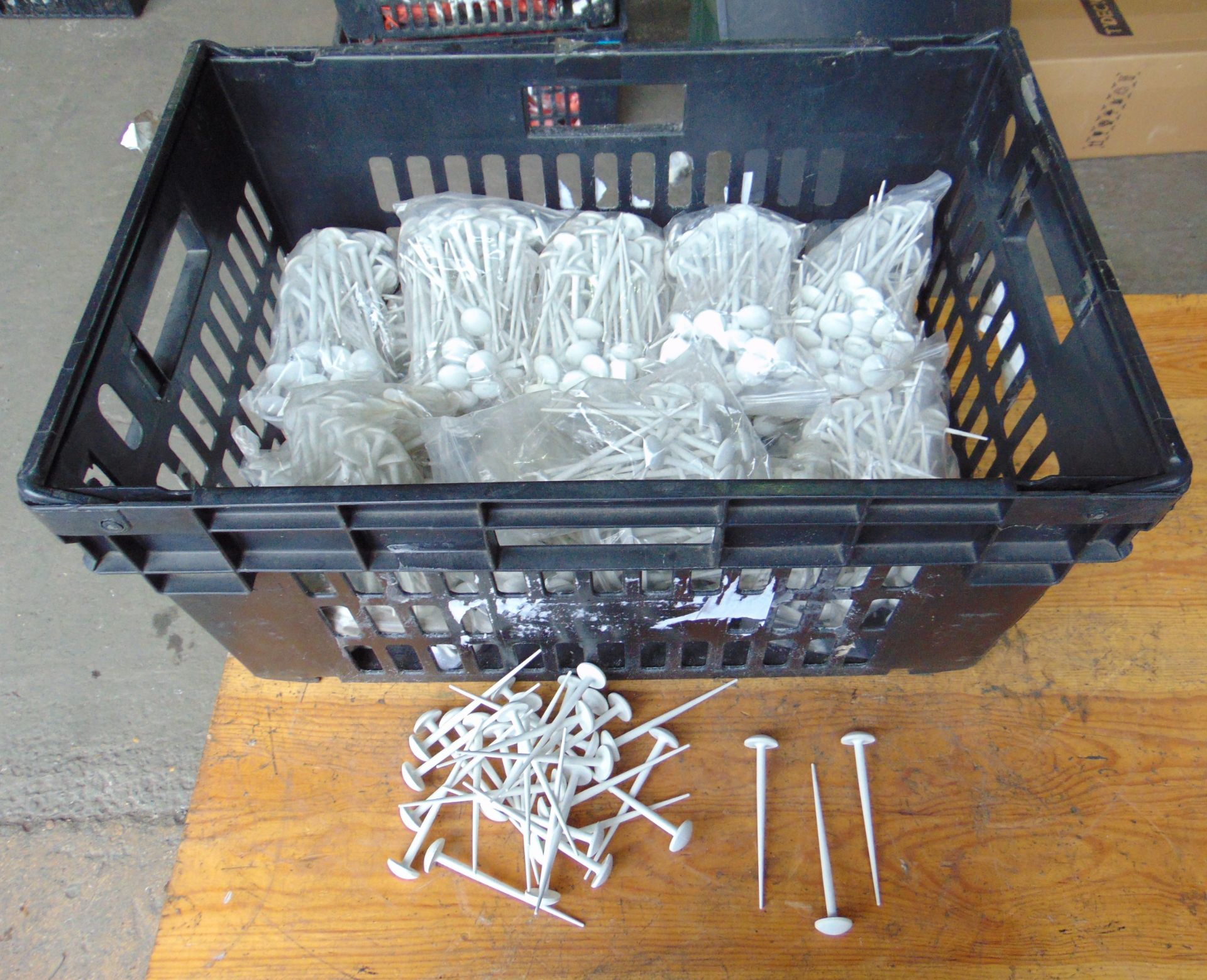 New Unissued Approx. 650 White Plastic Ground Marking Spikes - Image 4 of 4