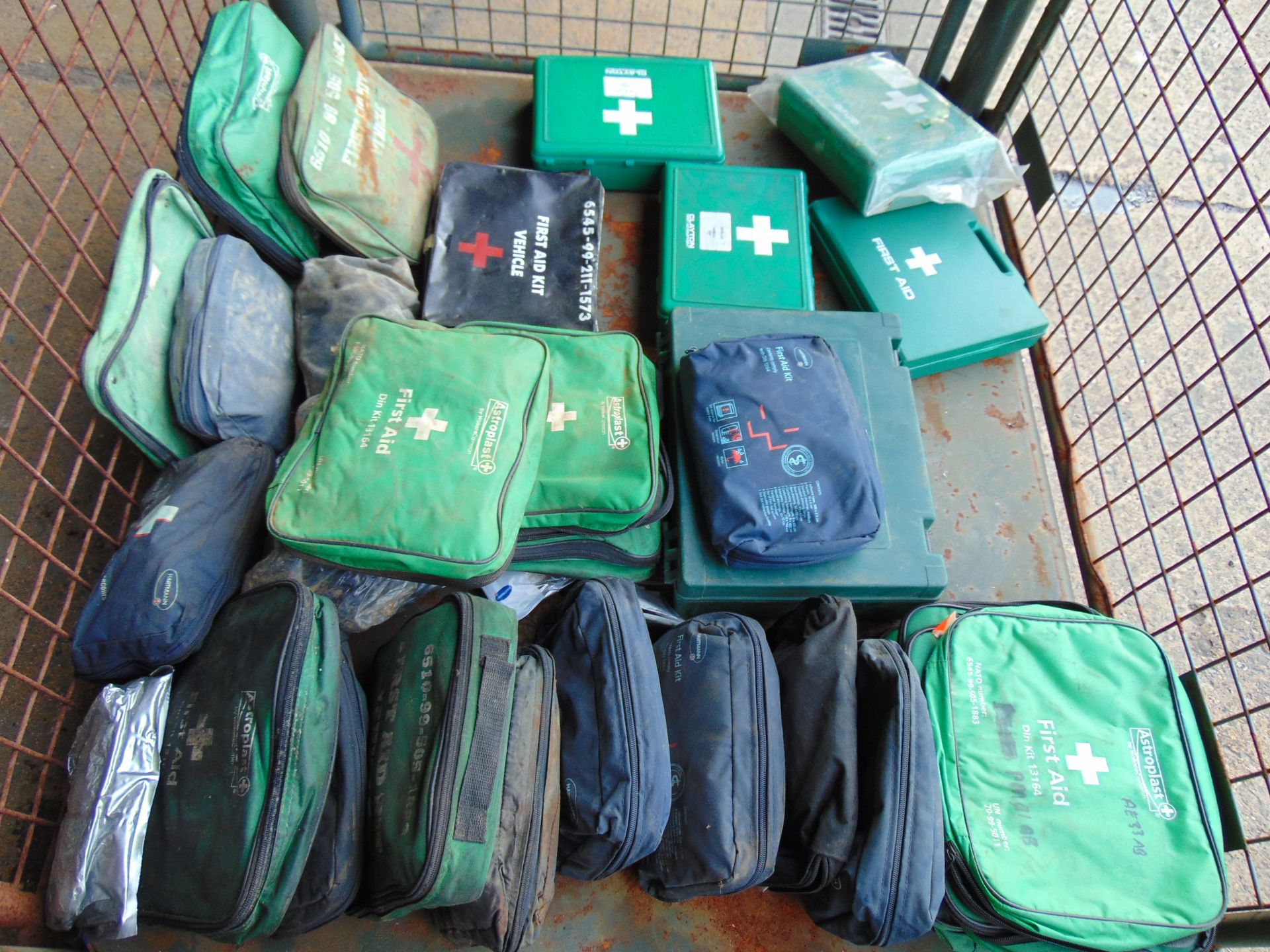 1 x Stillage of Vehicle First Aid Kits from MoD - Bild 2 aus 4