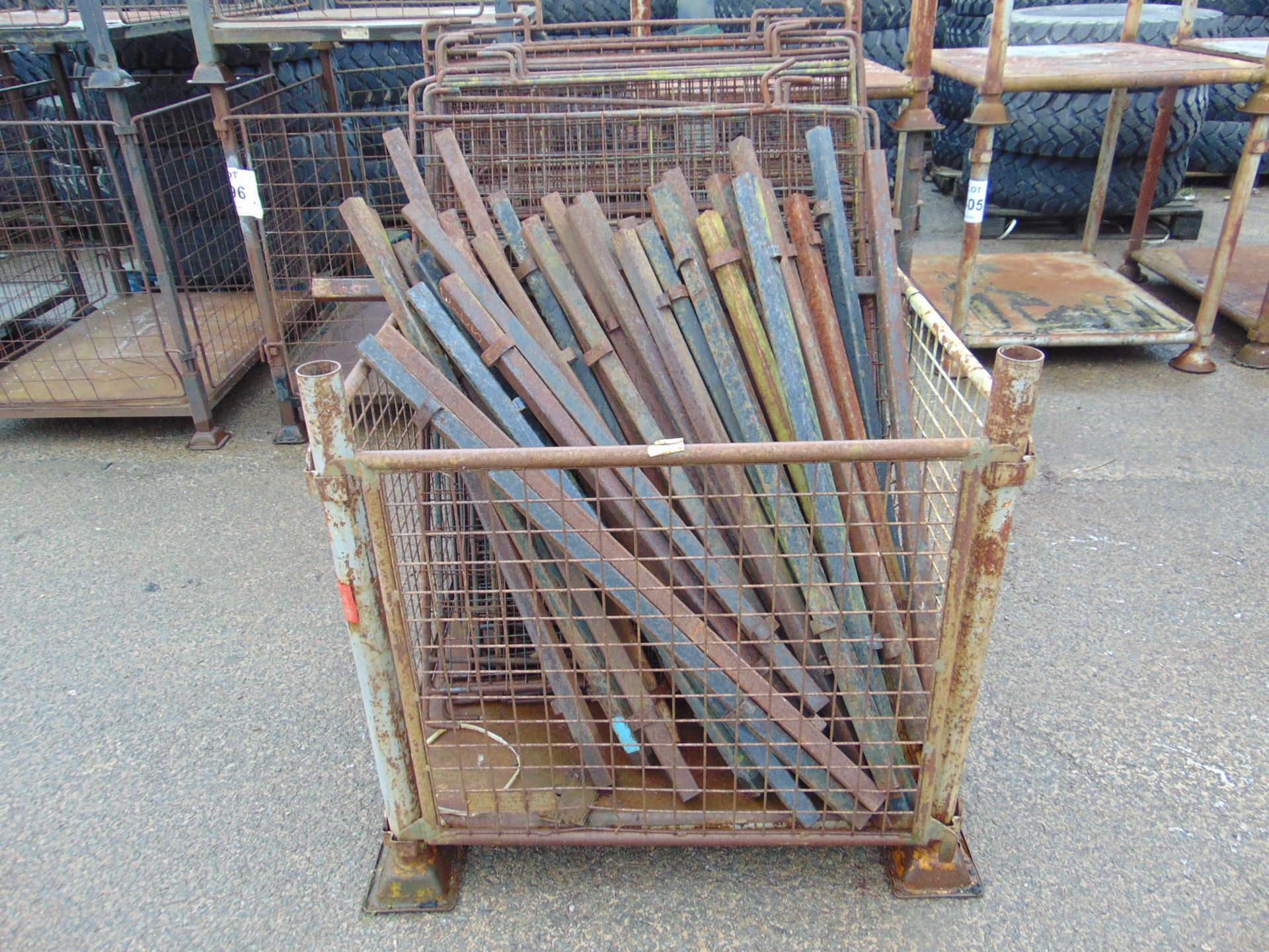 Assortment of Stillage Sides & Posts - INCLUDING STILLAGE - Image 3 of 5