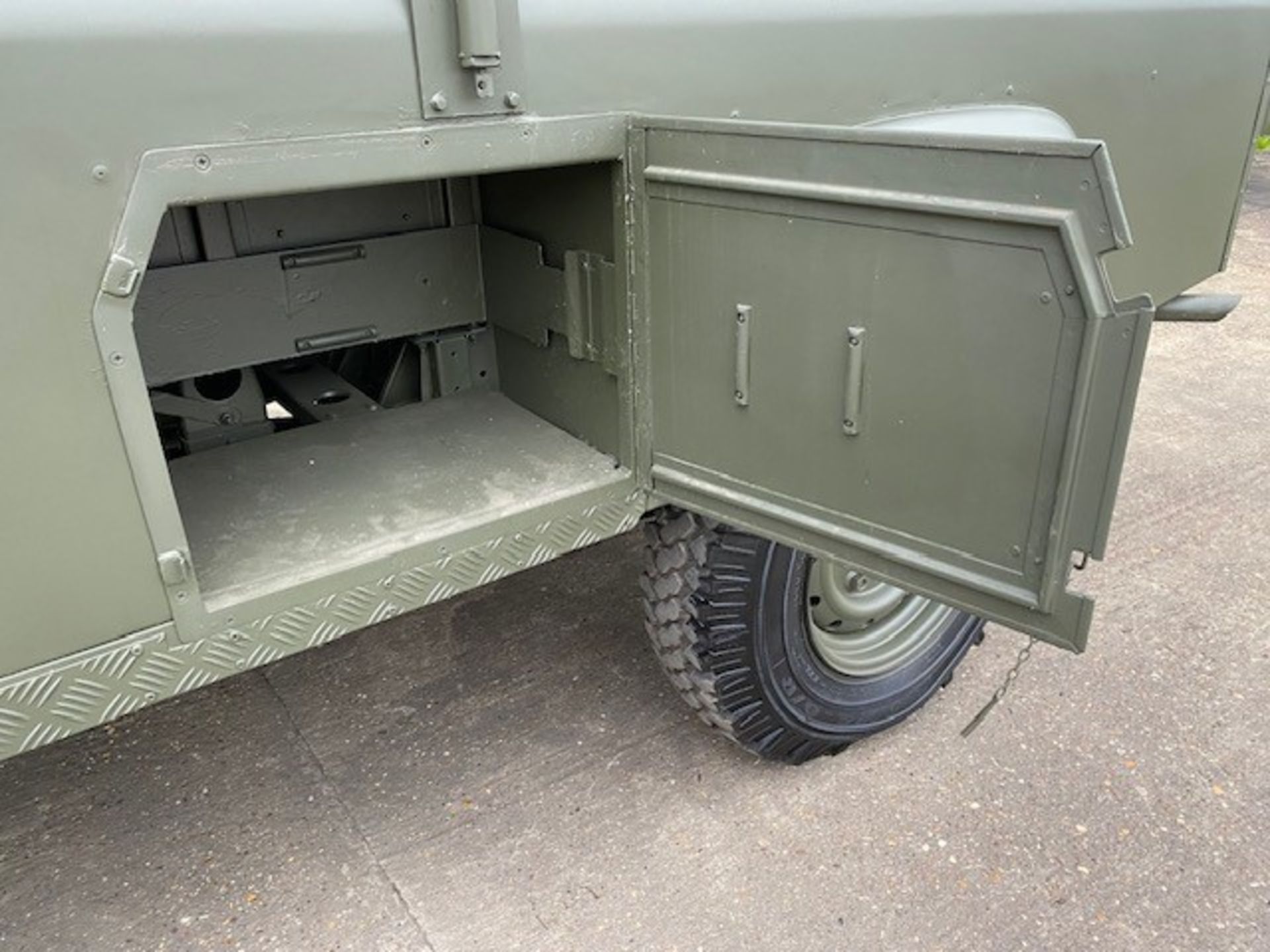 Land Rover Defender 110 Tithonus LHD - Image 22 of 54