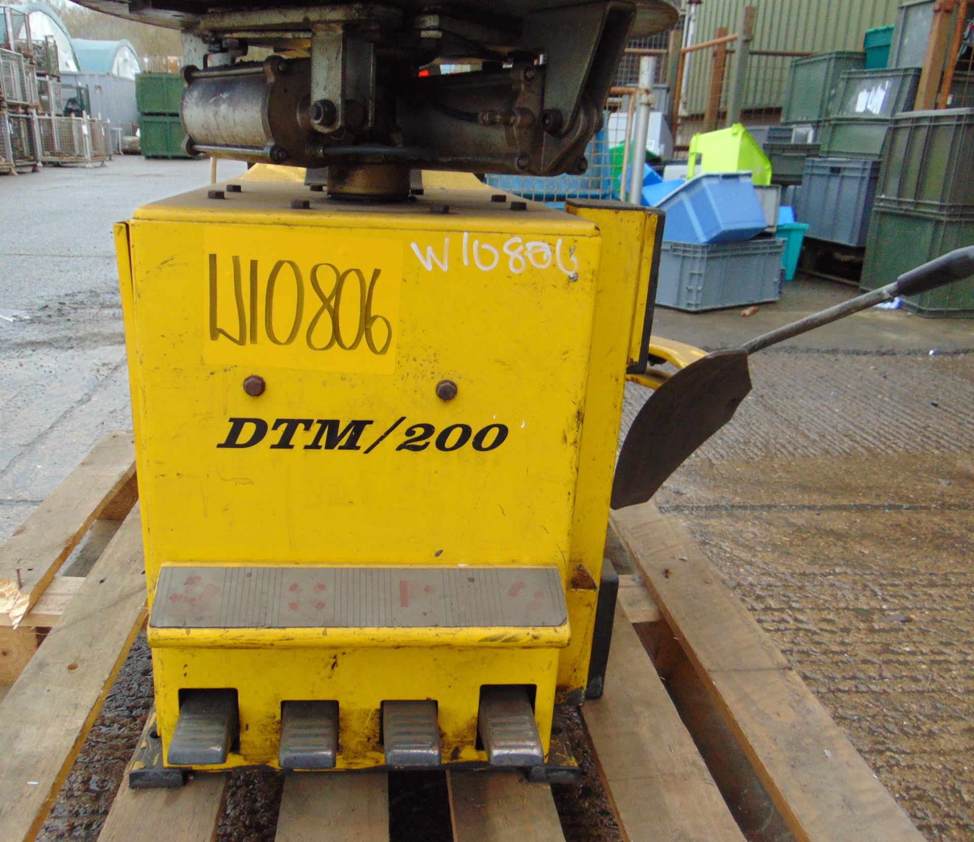 Dunlop DTM/200 Tyre Changer Machine - 240 Volt - Image 7 of 13