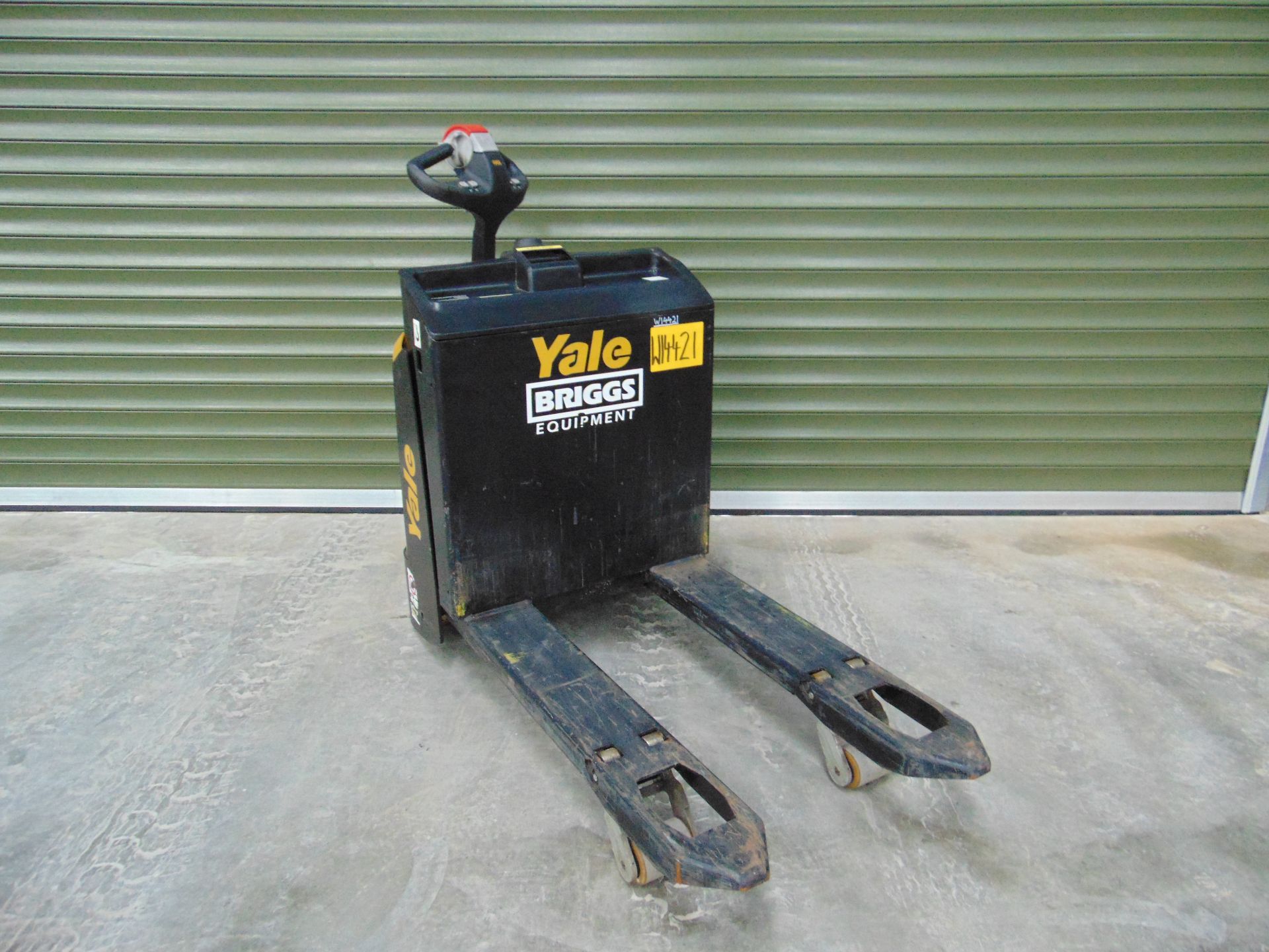 2020 Yale MP20 Electric Pallet Jack w/ Battery Charger Unit - Image 5 of 23