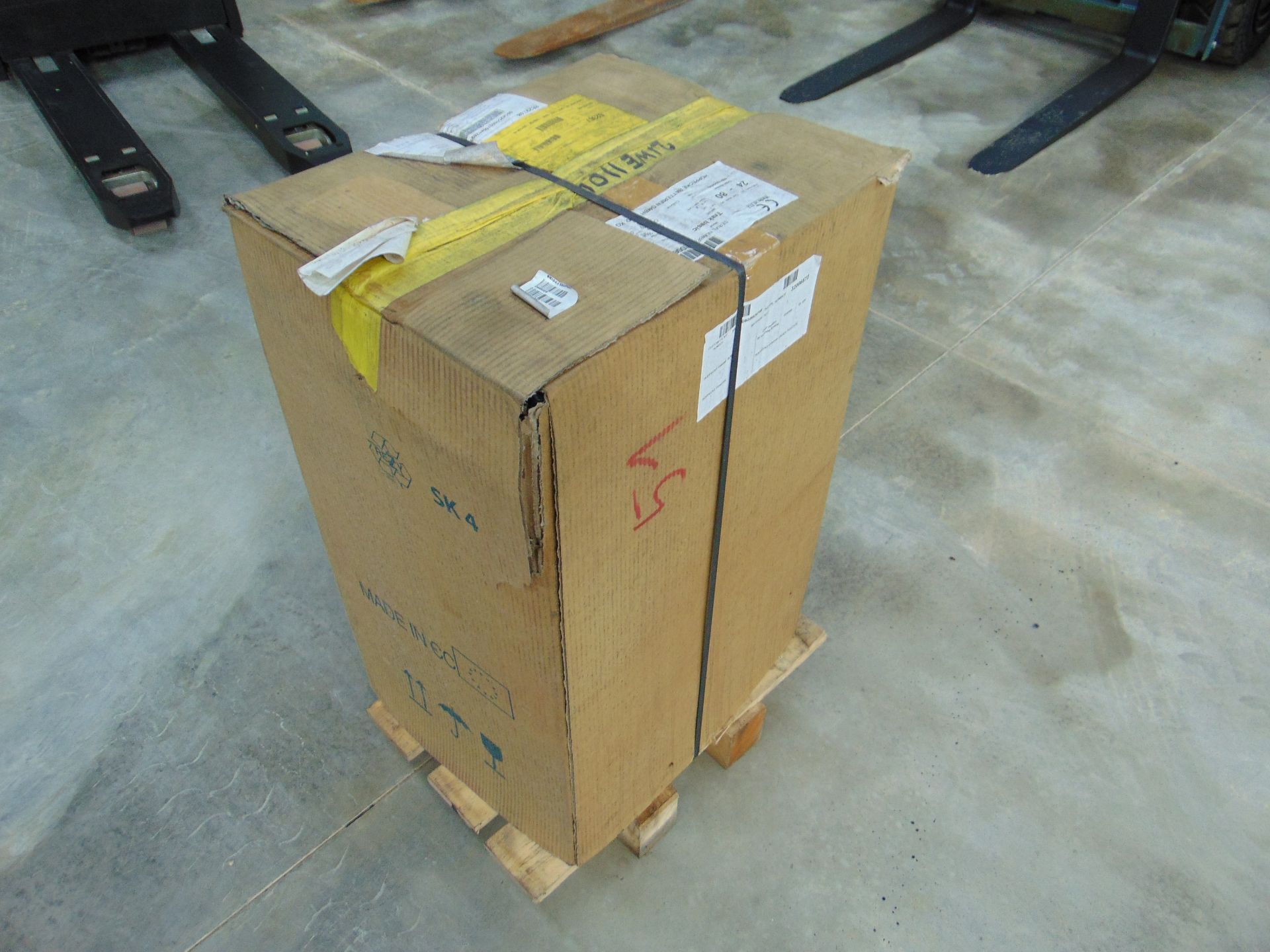 New Unused 2022 Yale MO20 2000Kg Electric Pallet Truck w/ Battery Charger Unit - Image 18 of 20