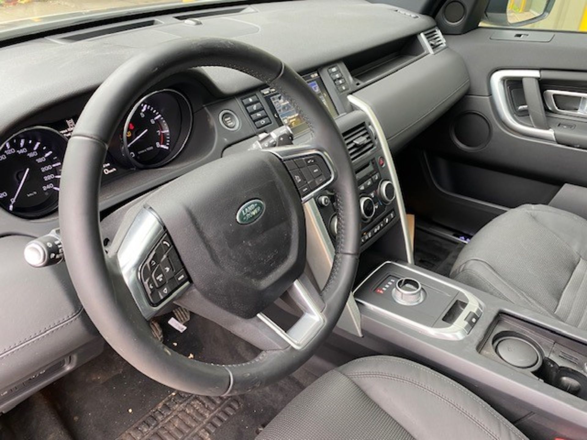 Unused Land Rover Discovery Sport 2.0Si4 HSE Luxury, LHD, year 2015, delivery mileage - 30KMs only! - Image 18 of 48