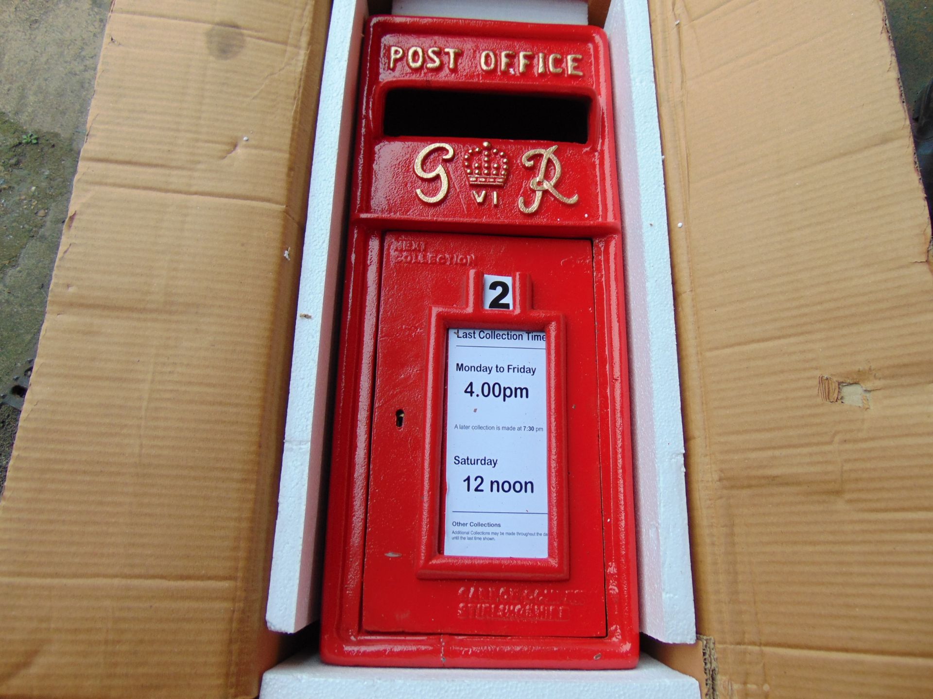 Cast Iron GR Royal Mail Red Post Box c/w Keys and Delivery Panels - Image 4 of 10