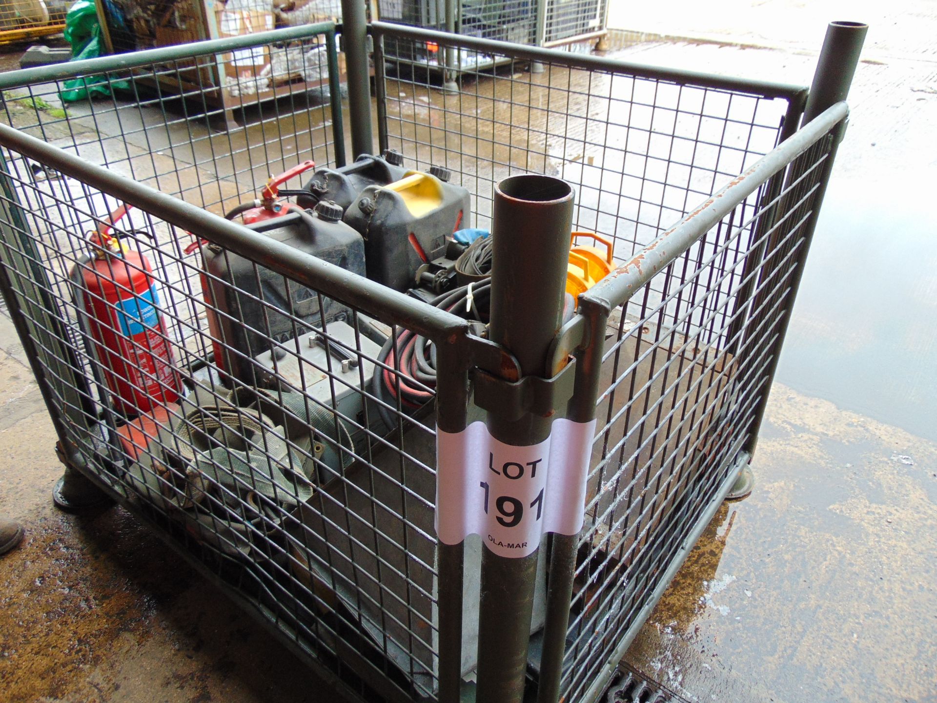 1 x Stillage Air Lines Wheel Chocks, Jerry Cans, Cooking Vessels, Ratchet Straps, Fire Extinguisher - Image 6 of 6