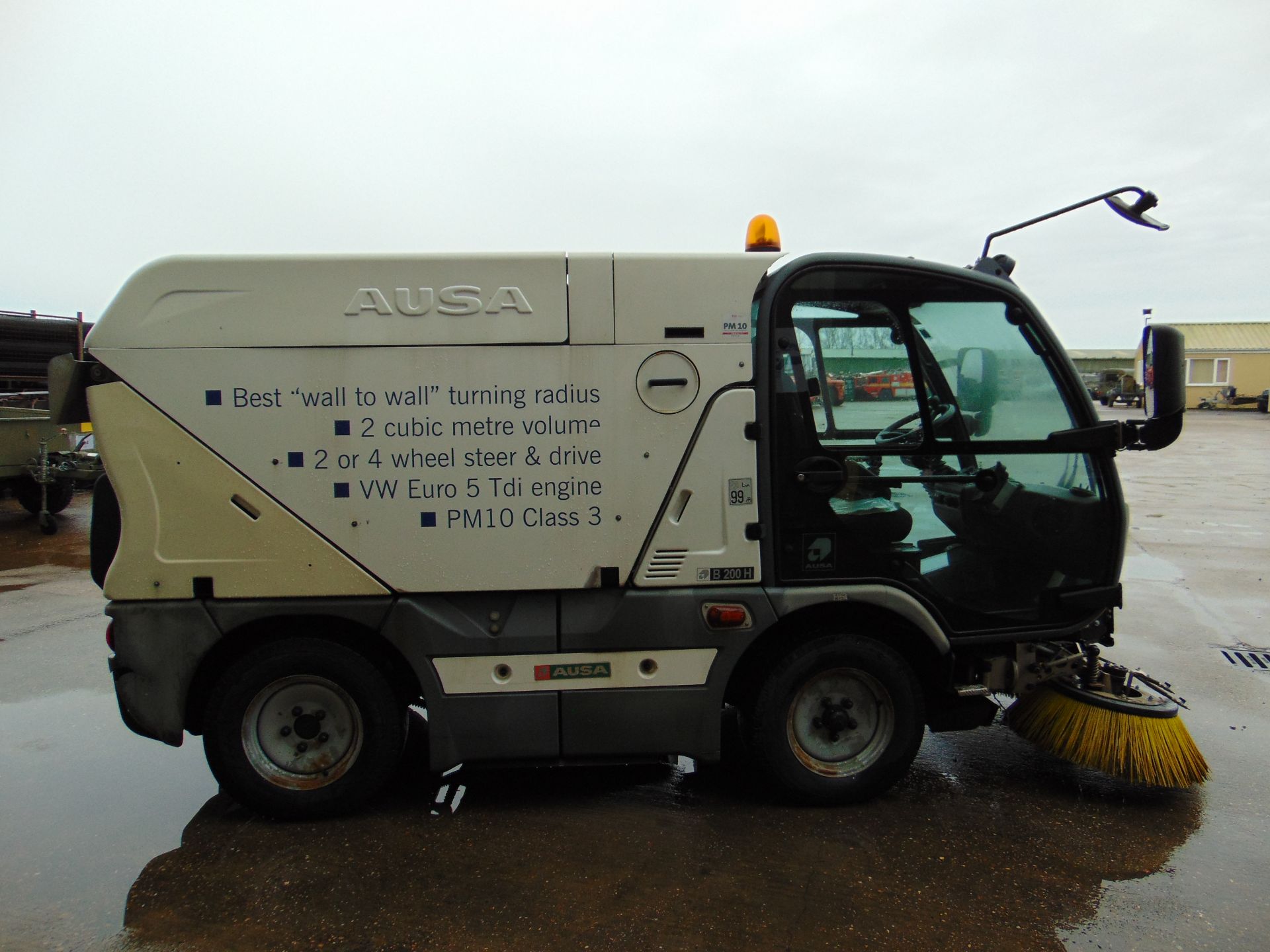 2013 Ausa B200H Road Sweeper - VW TDI Diesel Engine - Bild 7 aus 43