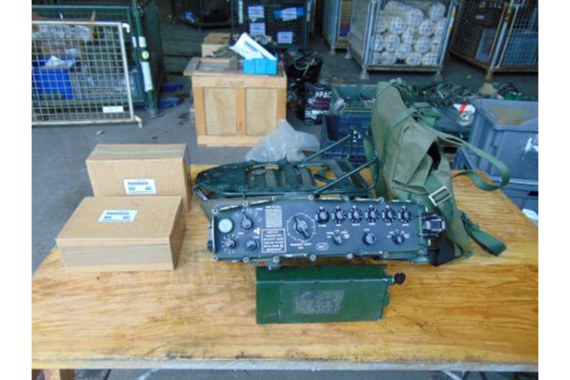 Clansman UK RT 320 HF Transmitter Receiver c/w 2 Spare Batteries etc - Image 2 of 5