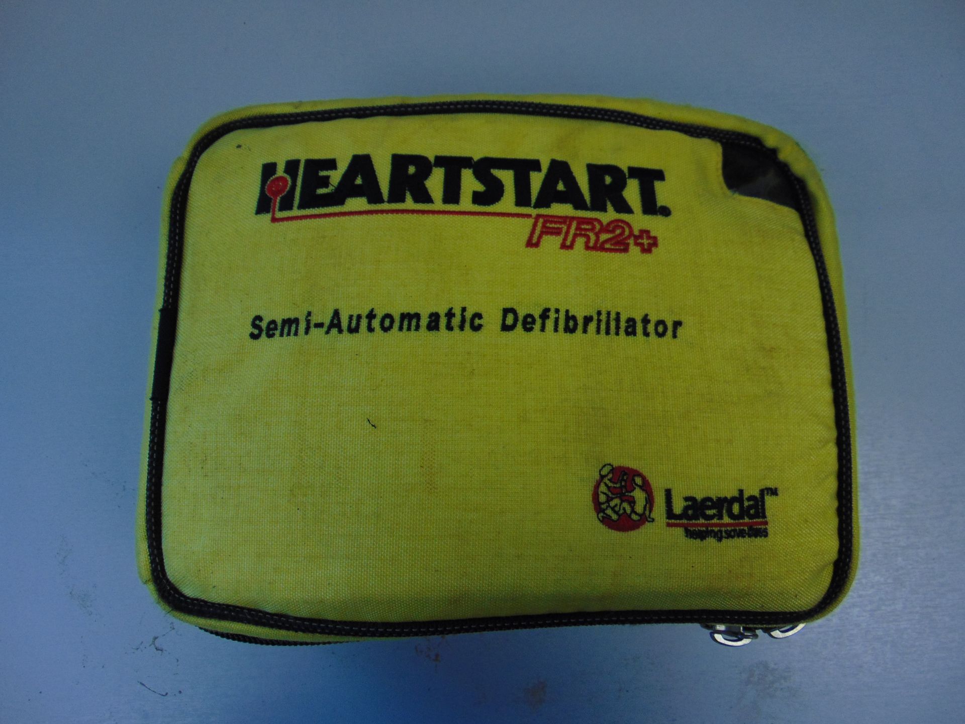 Heartstart FR2+ Semi-Automatic Defibrillator Unit in Carry Case - Image 2 of 3