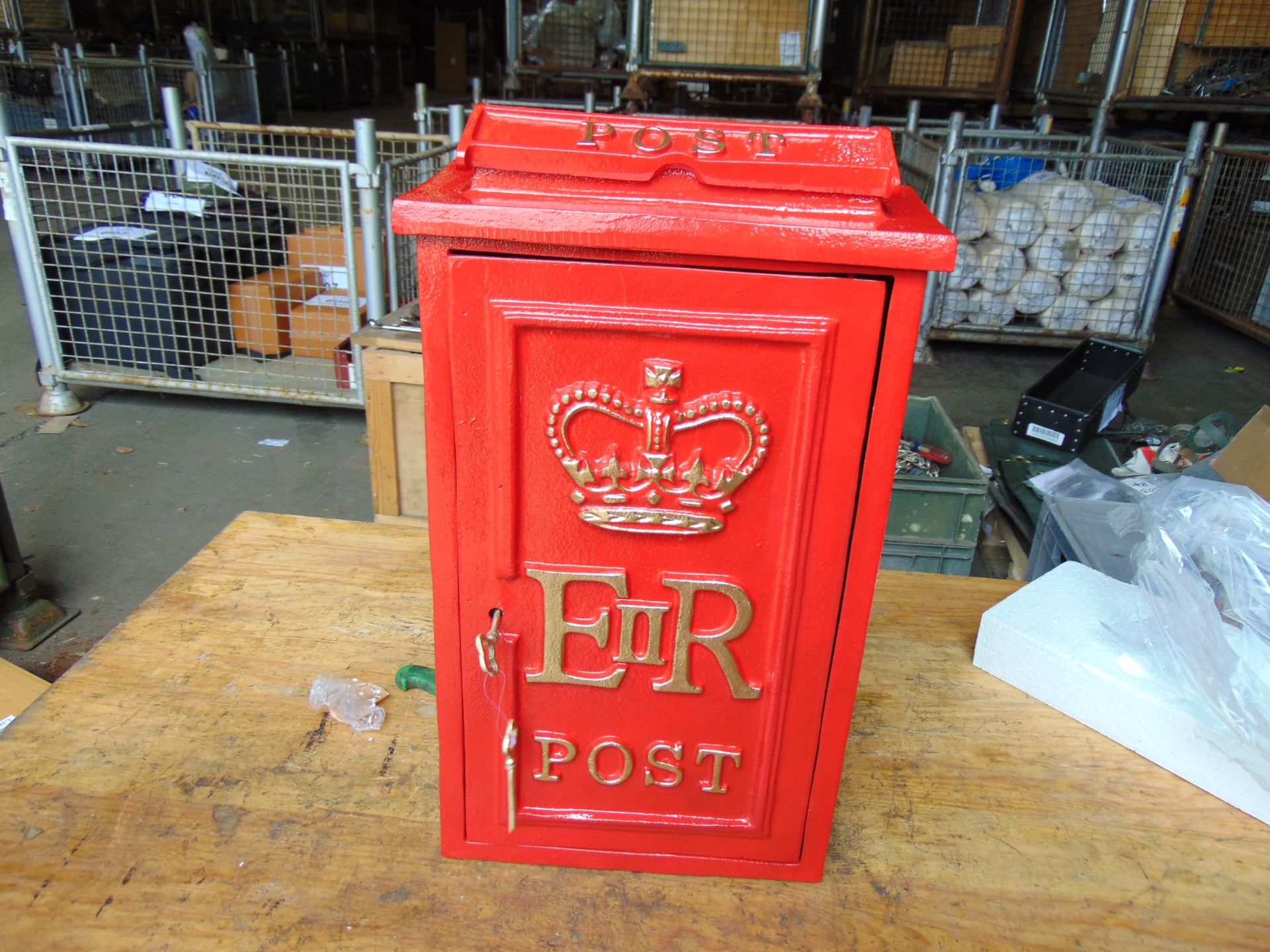 Very Nice New Unused Royal Mail ER Wall Mounted Post Box Top Letter box c/w Keys - Image 2 of 9