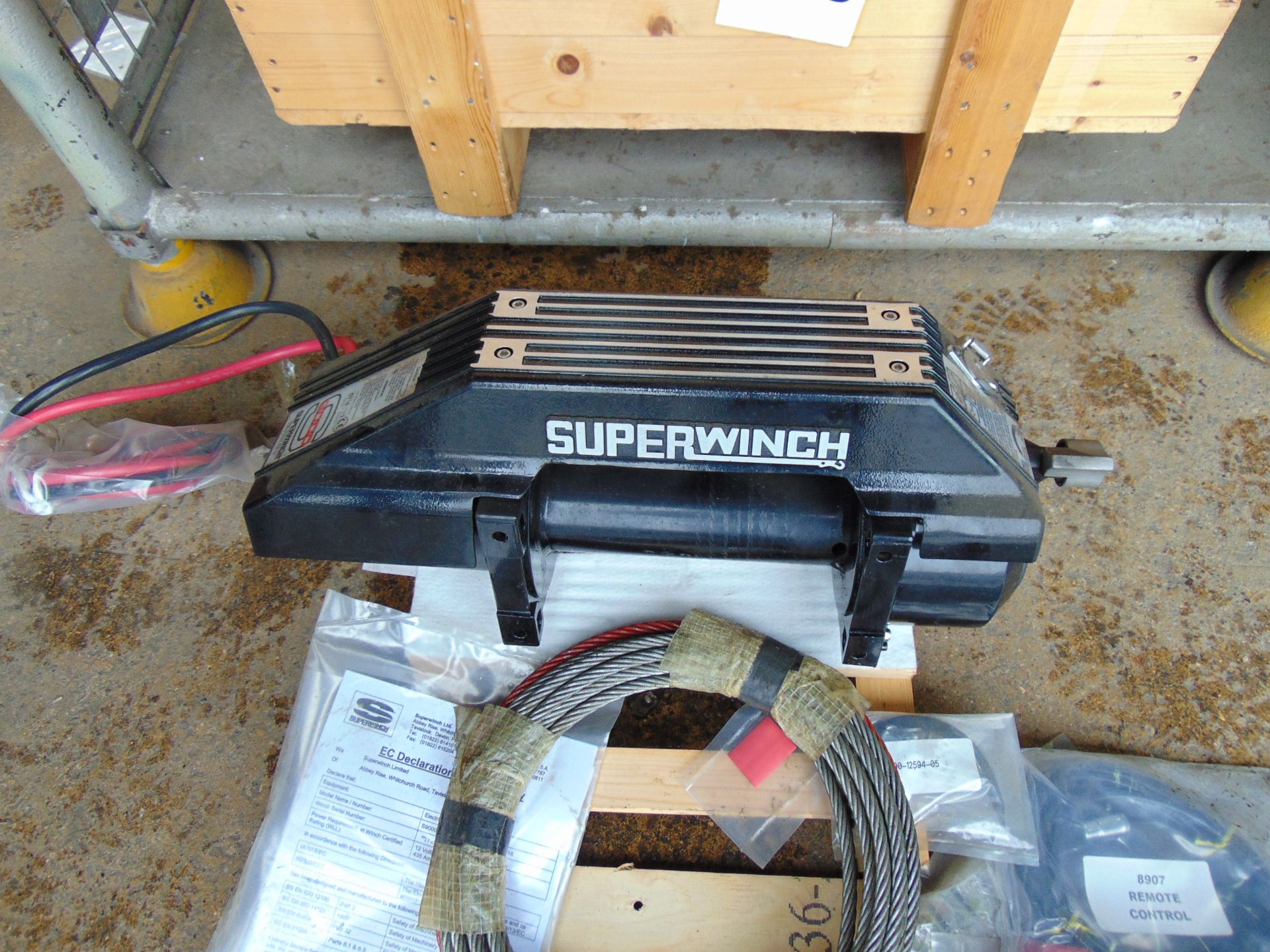 New Unissued Super Winch S9000 c/w Fitting Kit, Rollers, Cable, Remote Electrics 12 Volt - Image 2 of 14