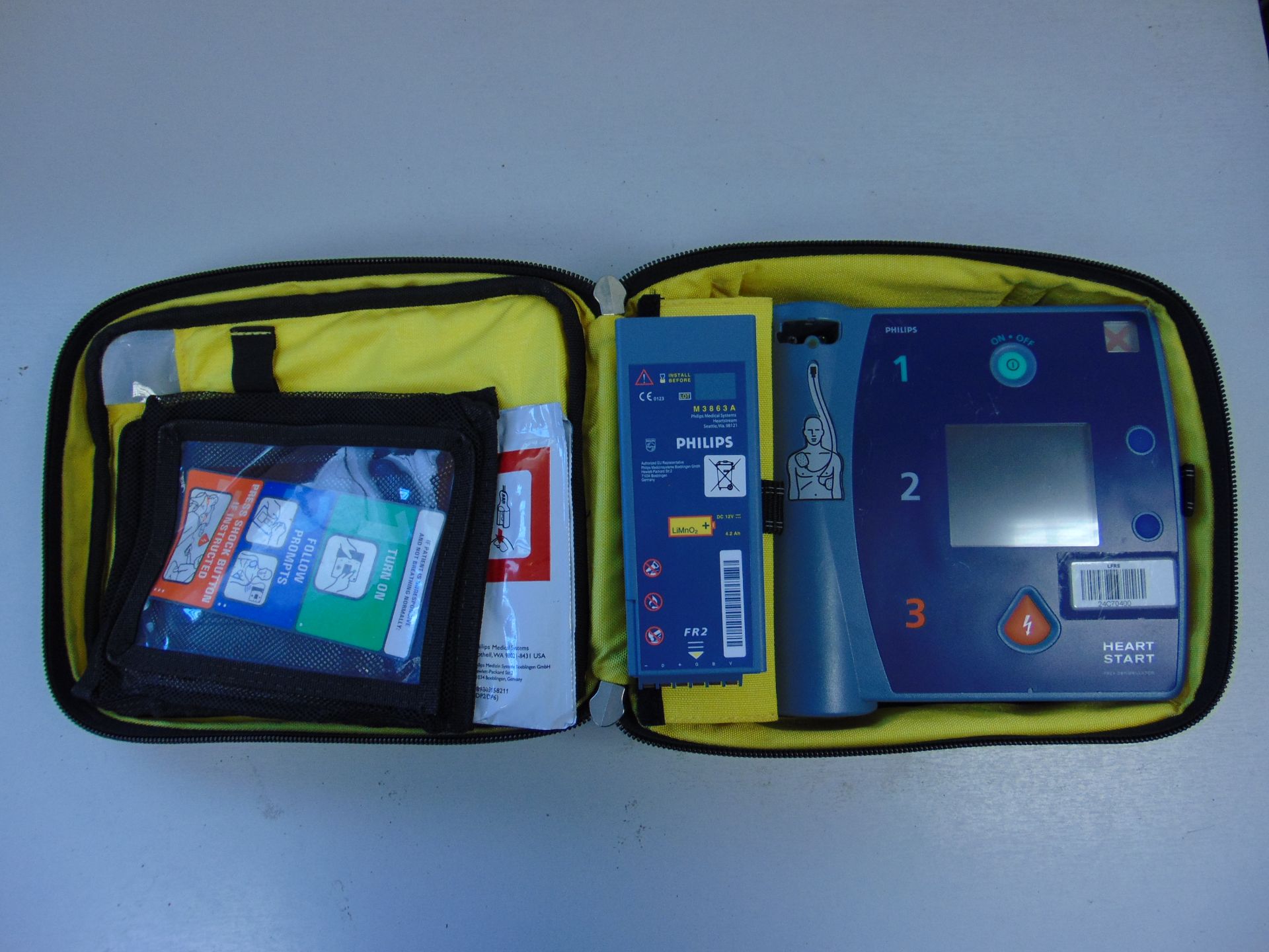 Heartstart FR2+ Semi-Automatic Defibrillator Unit in Carry Case - Image 3 of 3